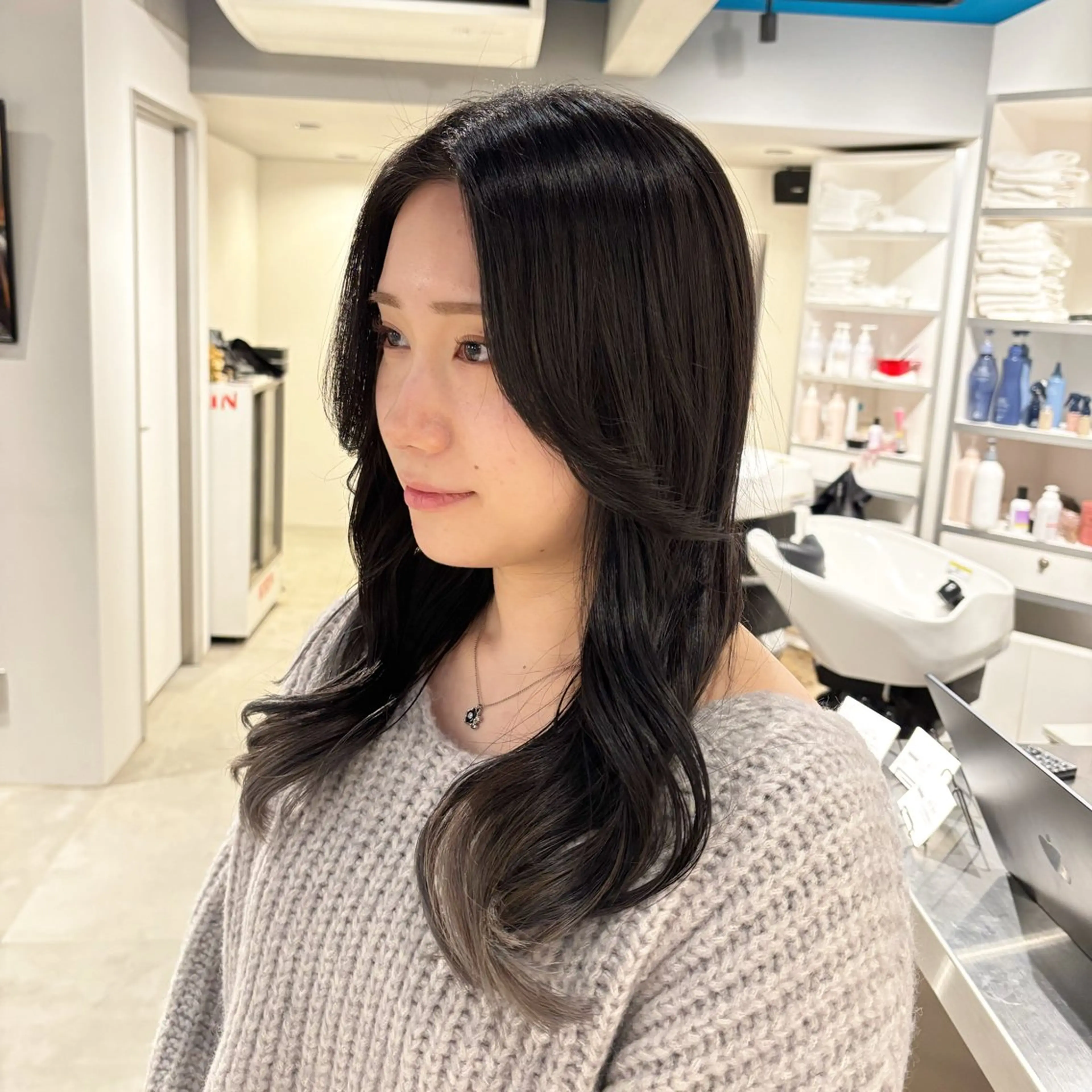 ロング カラー グレージュ カット ヘアカラー トリートメント tender🐬 まゆかのヘアスタイル