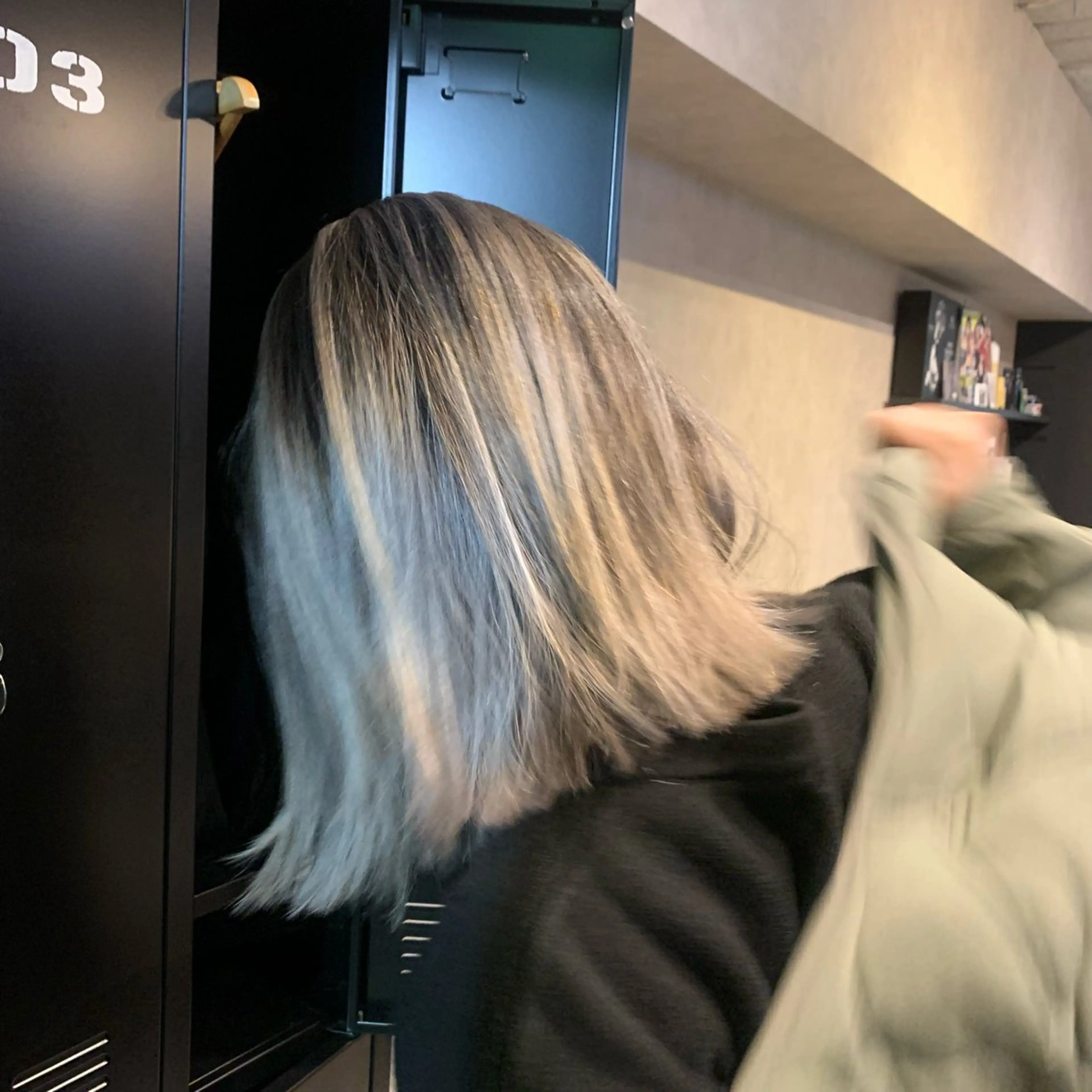 セミロング カラー ヘアアレンジ バレイヤージュ ブリーチ レイヤーカット カット ヘアカラー トリートメント グランルッソ所属・✨岡山バレイヤージュ ハイライト✨のヘアスタイル