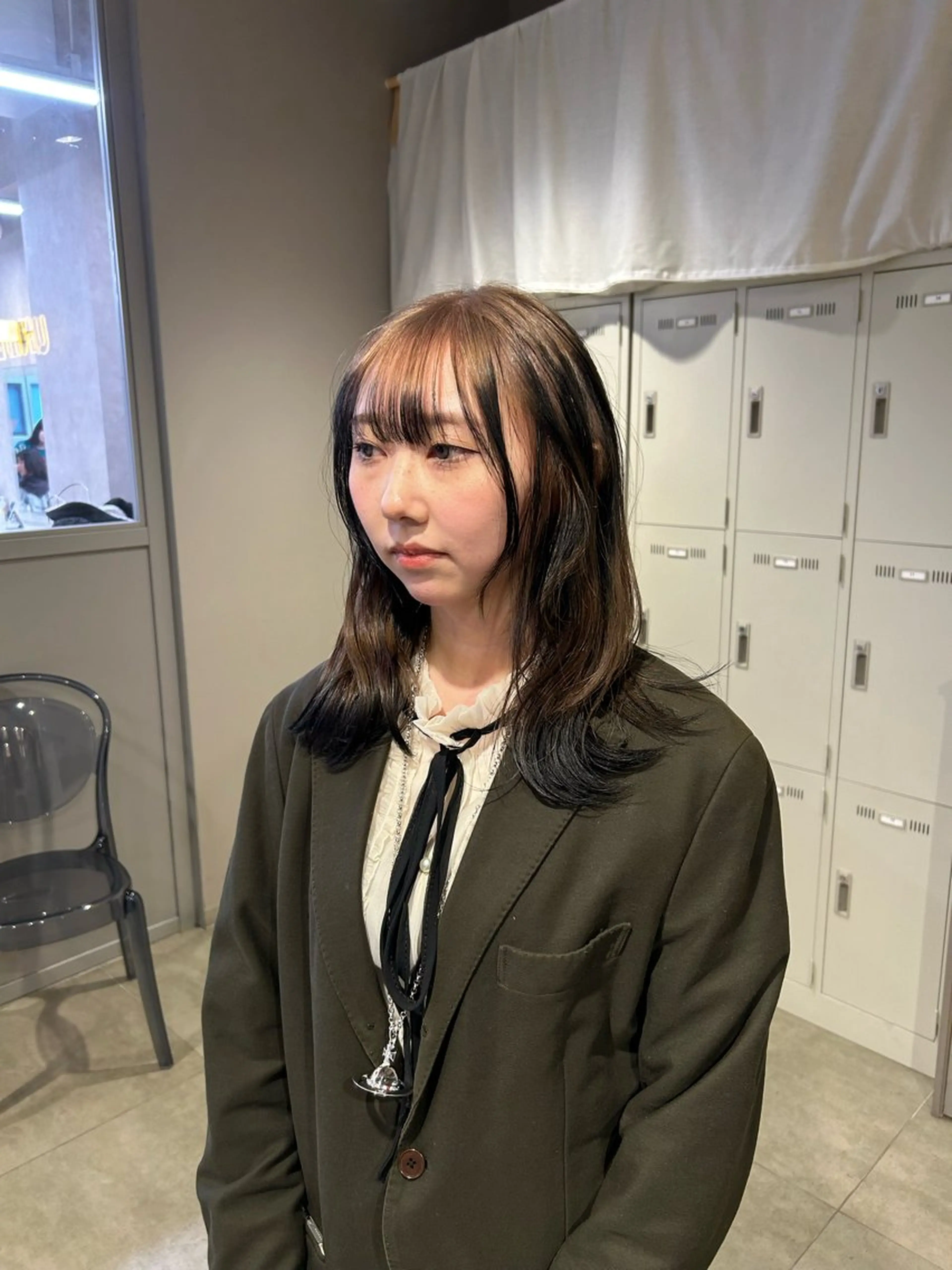 セミロング カラー 韓国ヘア暗髪 ダブルカラーメンズ可のヘアスタイル