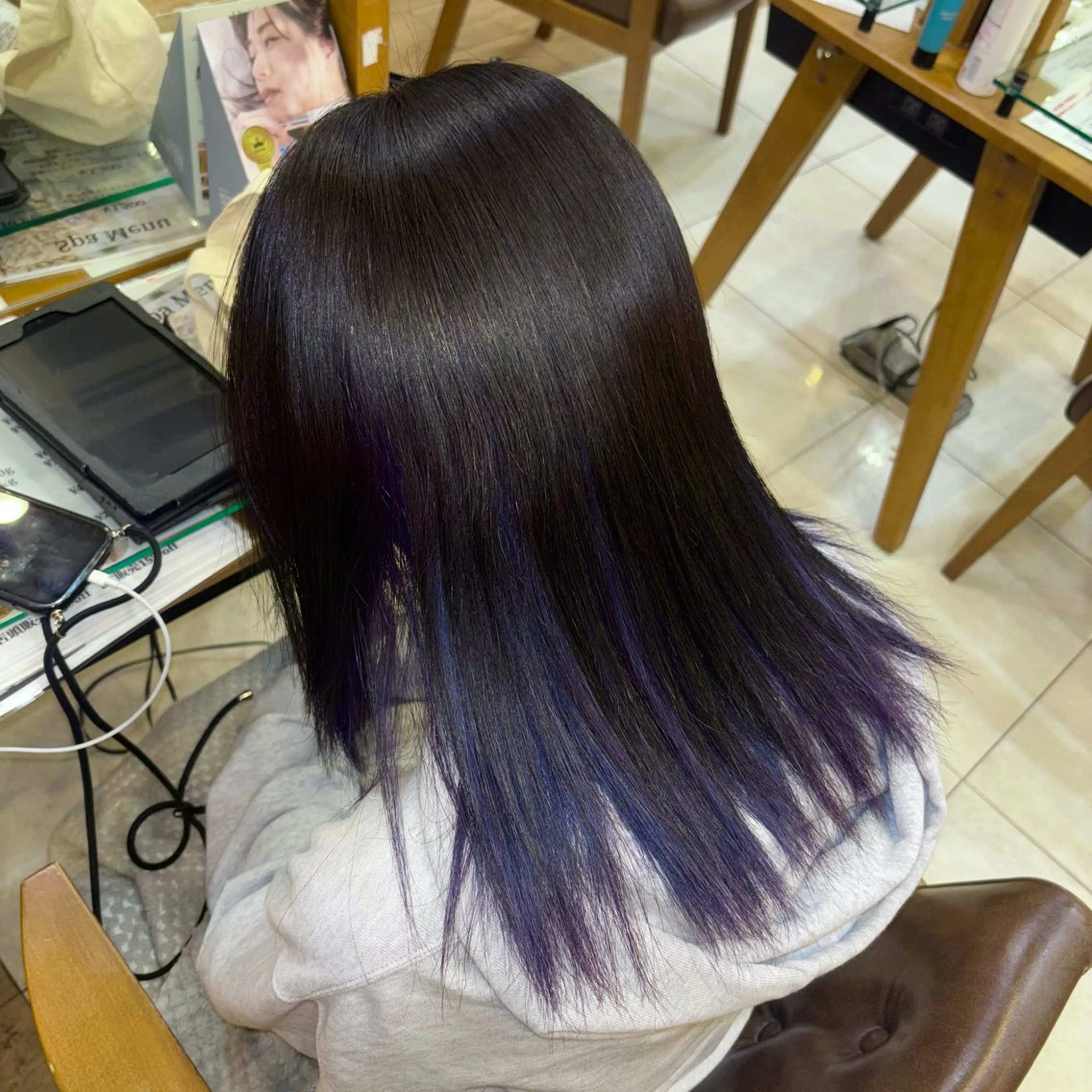 セミロング カラー ブリーチ ブルーカラー ブルーラベンダー ラベンダーカラー 高橋 陽那のヘアスタイル