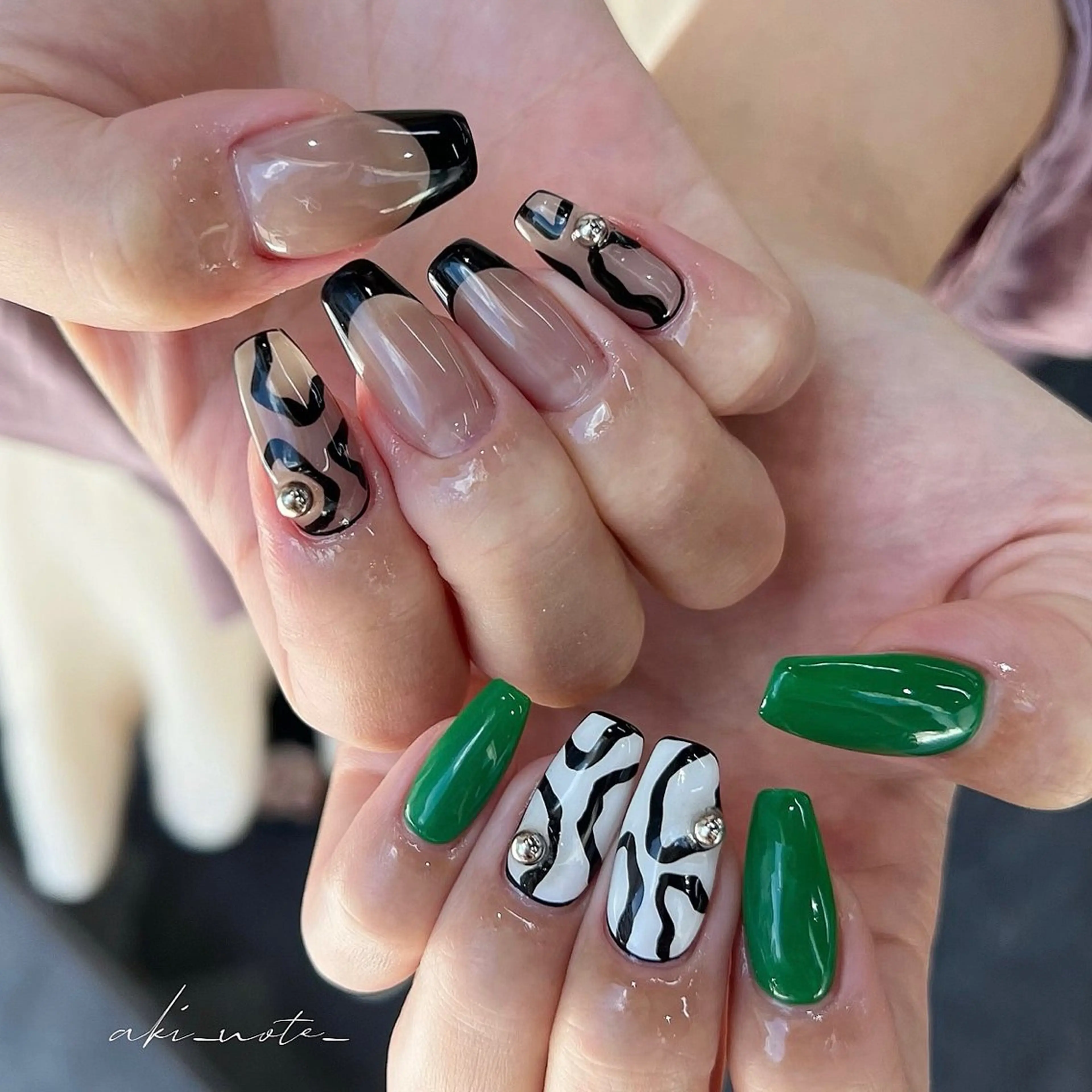 ネイル フレンチネイル グリーン ニュアンスネイル シンプルネイル ハンドネイル フットネイル GRANDE大須 栄/店長 aki🌙のネイルデザイン