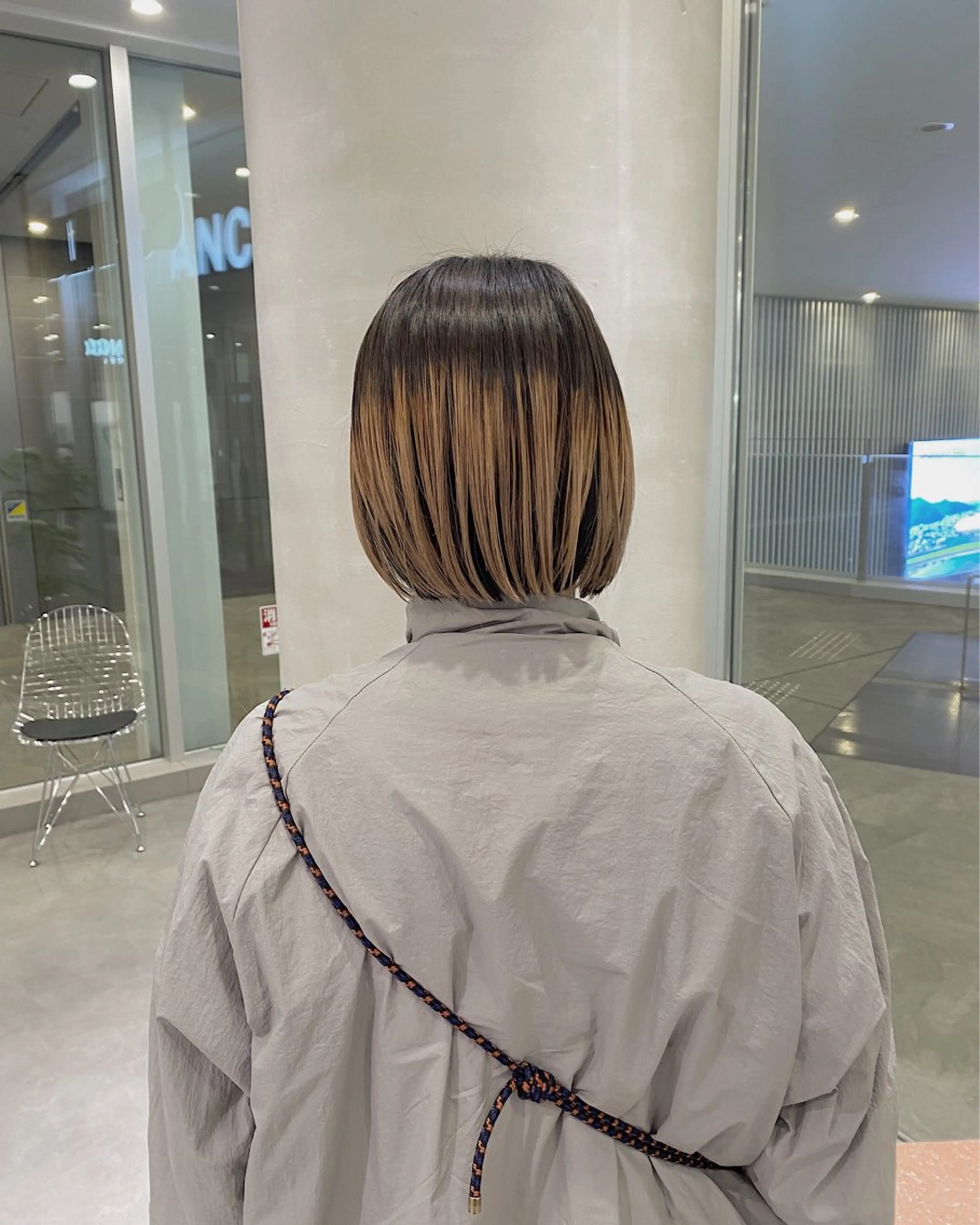 ショート カラー ベージュカラー ブリーチ デザインカラー 野林 夏帆のヘアスタイル