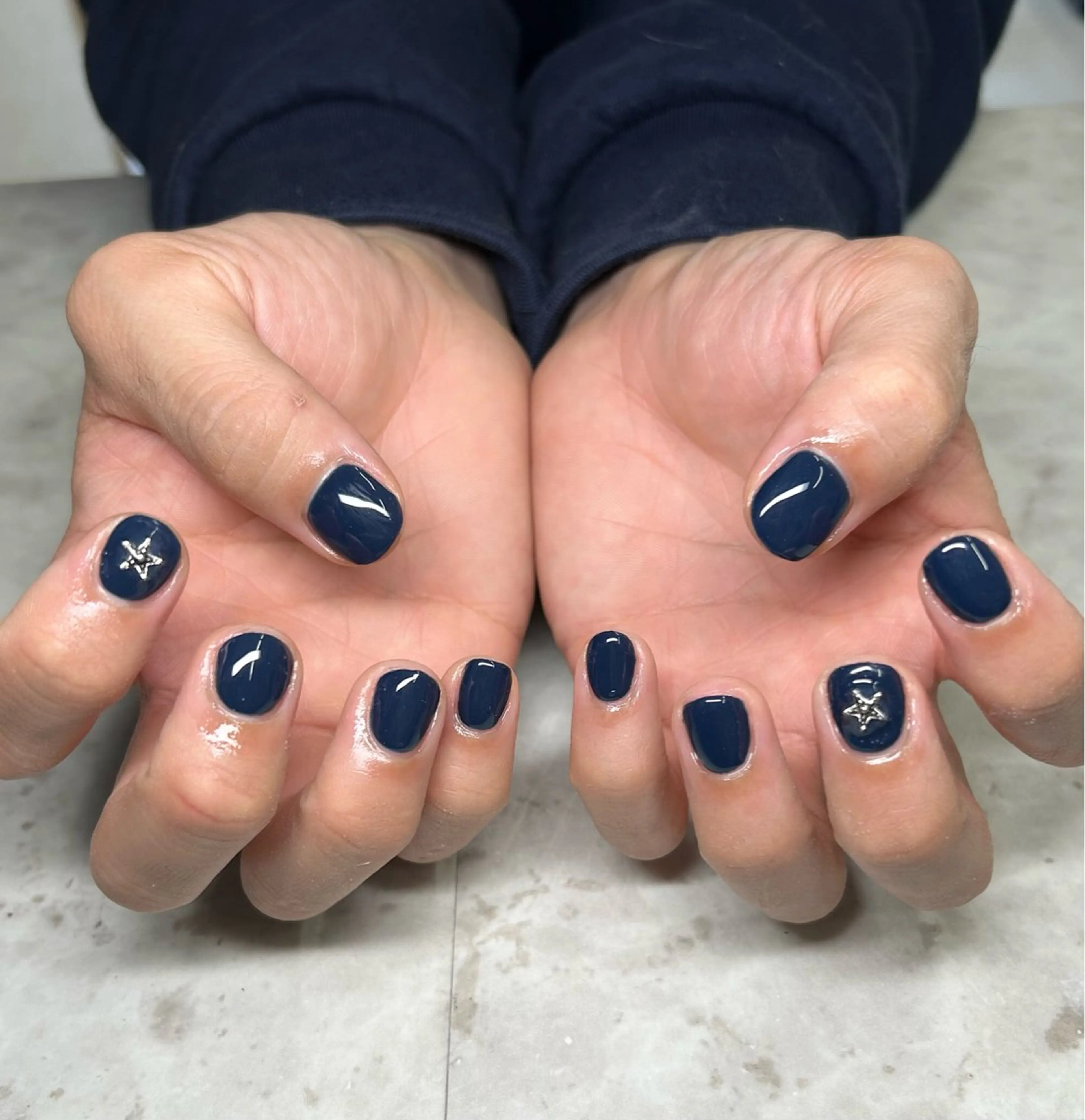 ネイル ネイビー ワンカラーネイル シンプルネイル ハンドネイル フットネイル FILL nail所属・FILLnail YUMIのネイルデザイン