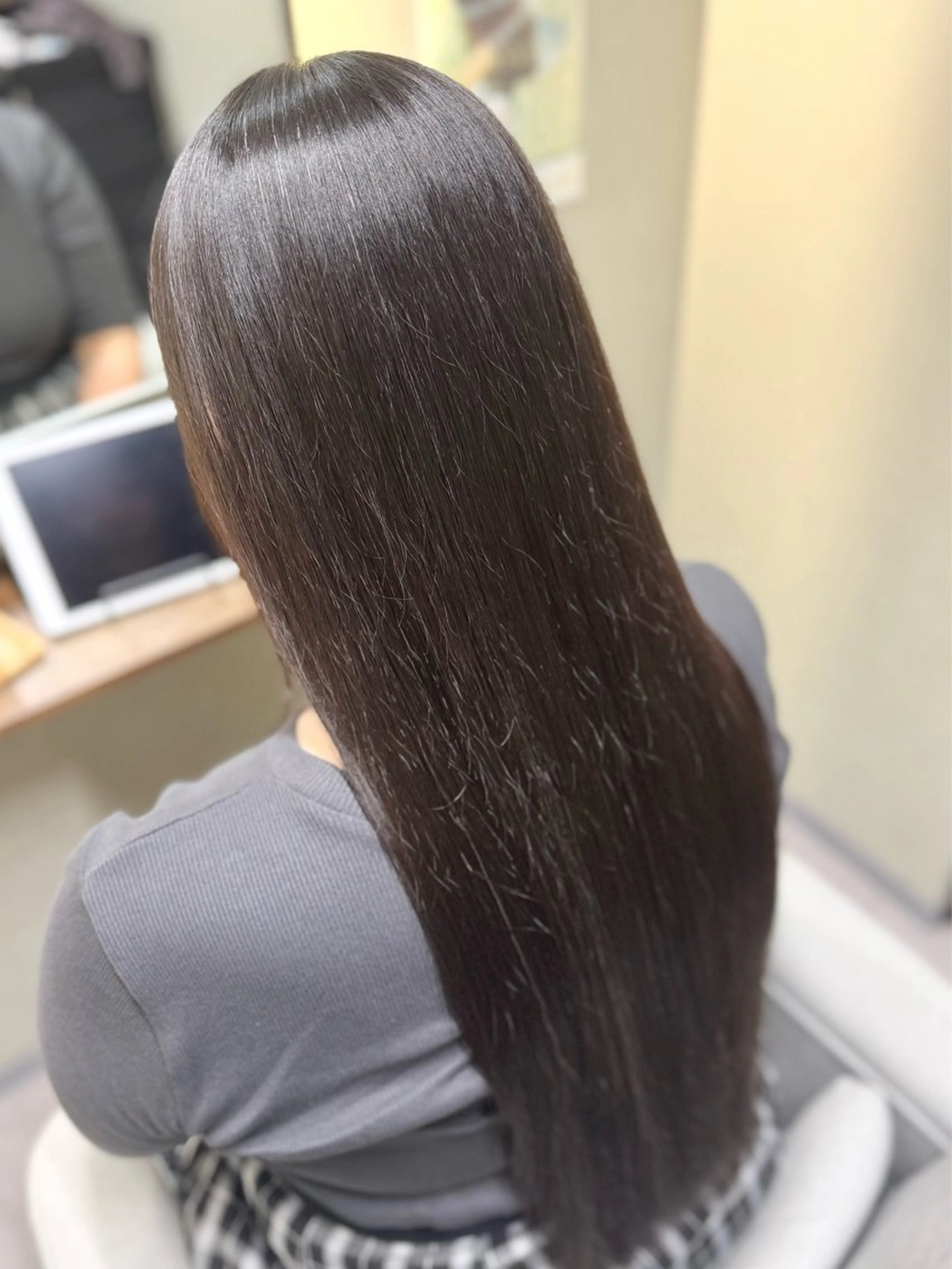 ロング カット 縮毛矯正 トリートメント yuta/韓国レイ ヤー/艶髪ストレートのヘアスタイル