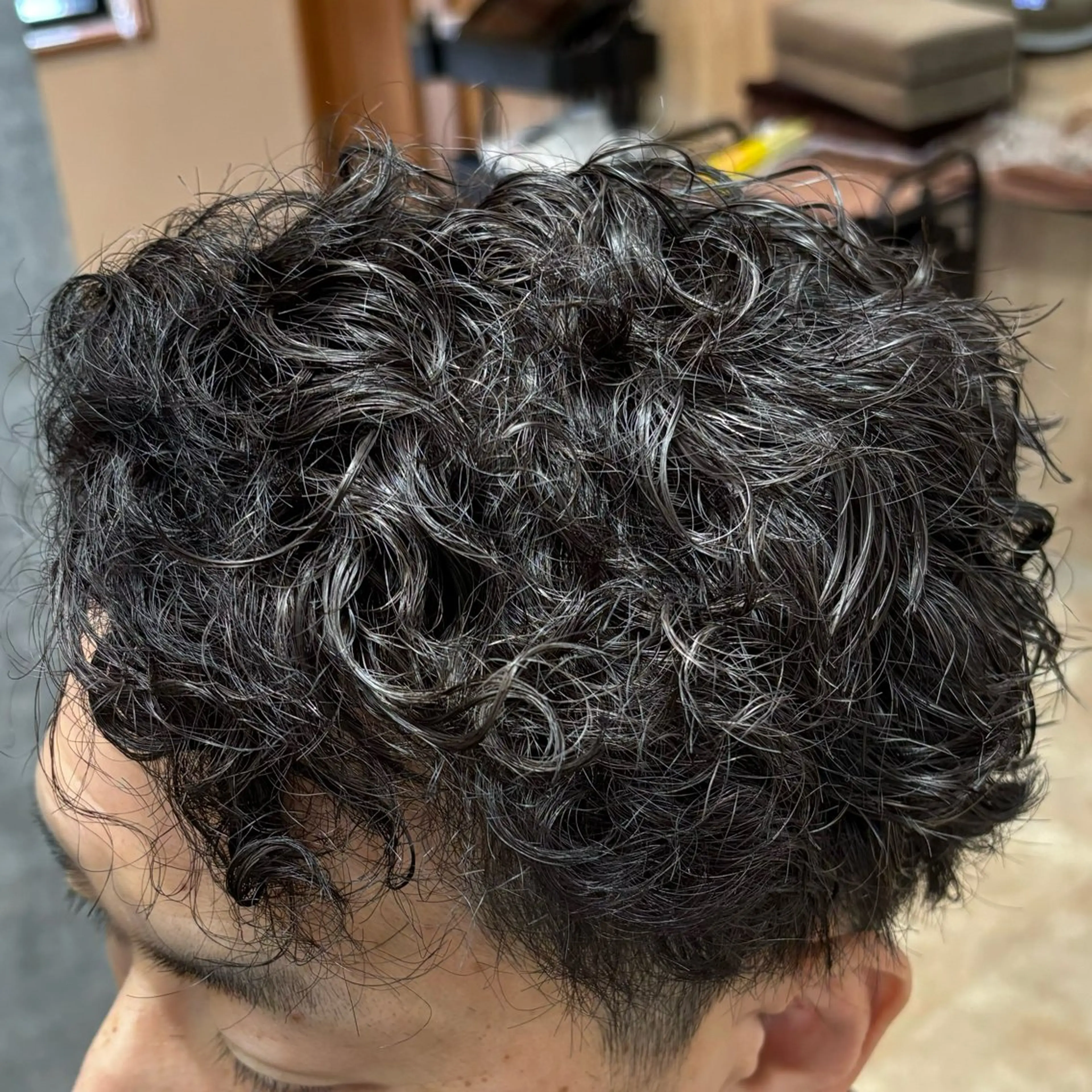 ショート パーマ メンズ メンズパーマ 七三 スパイラルパーマ 竹内 滉太のヘアスタイル