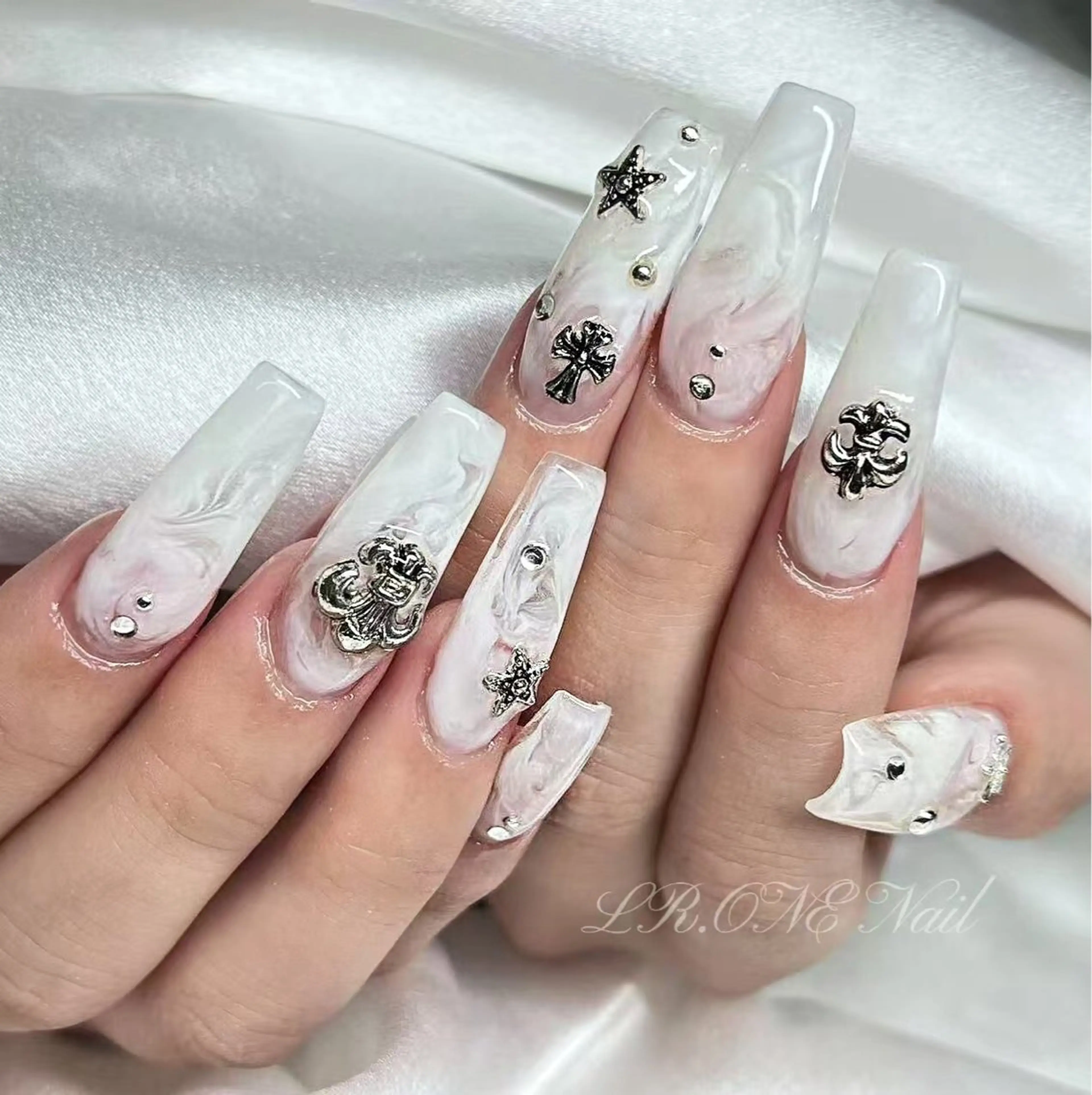 ネイル LR.ONE ヨウのネイルデザイン