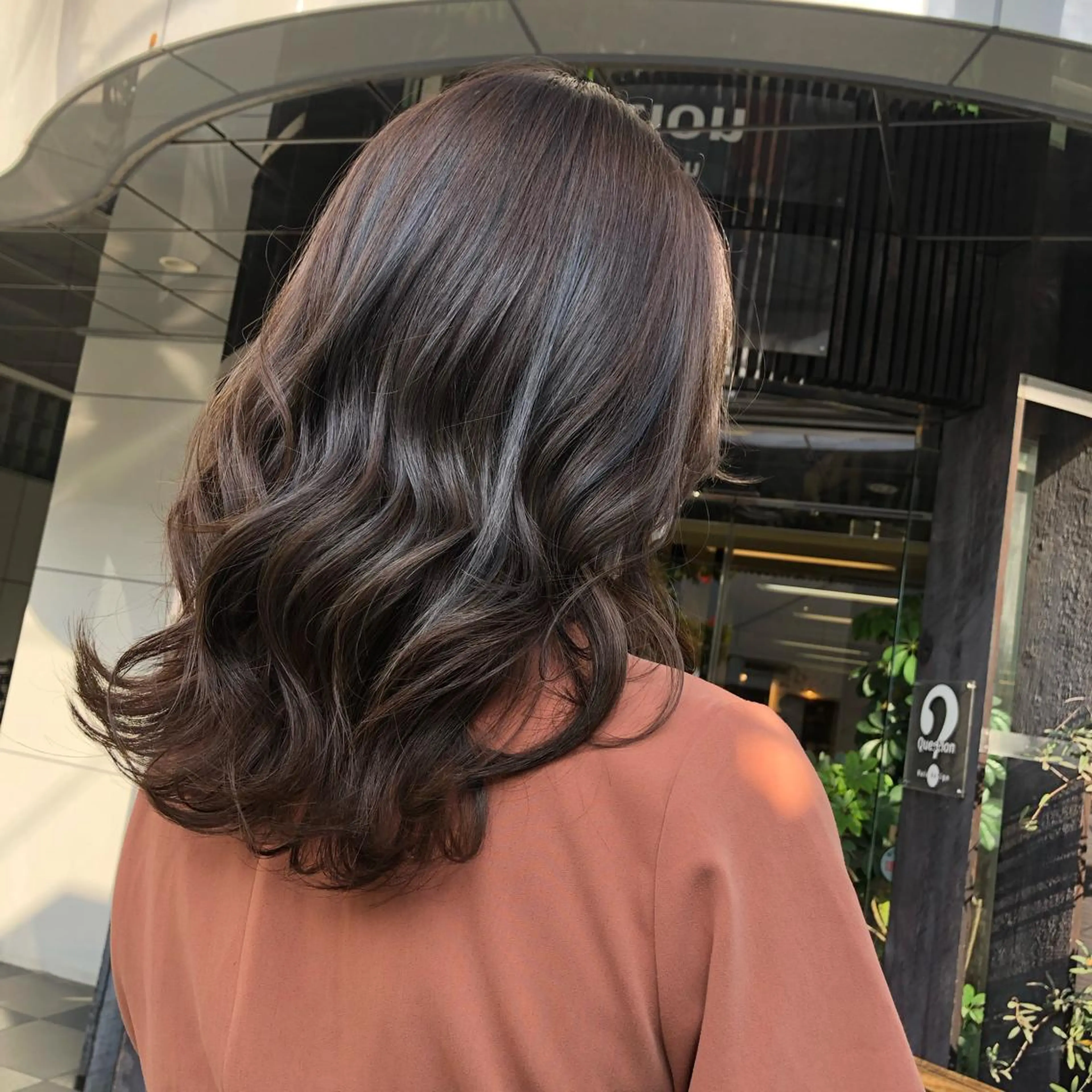 セミロング カラー カット ヘアカラー トリートメント 山崎 絵莉香のヘアスタイル