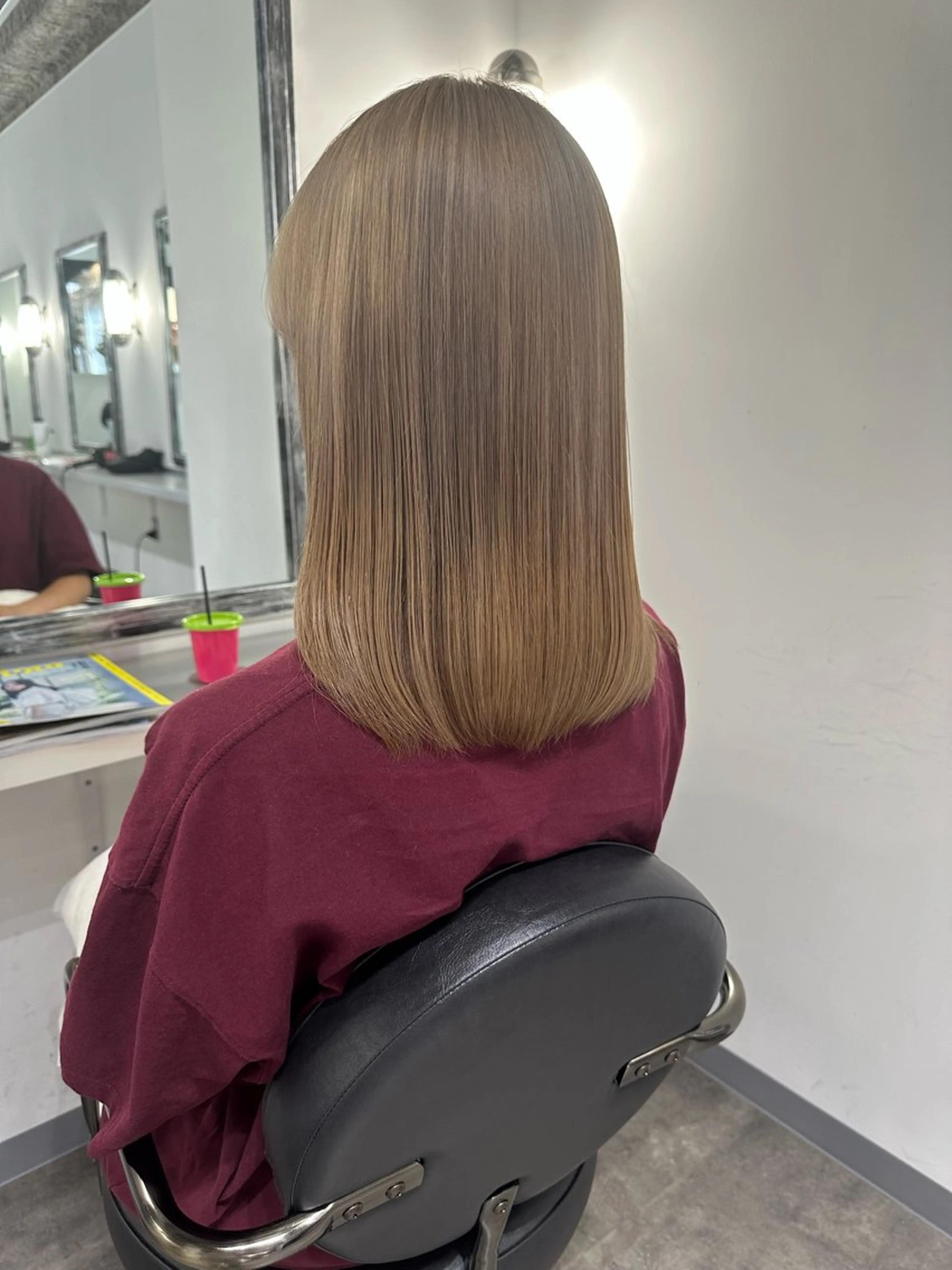 ミディアム カラー グレージュ 篠崎 佑季のヘアスタイル