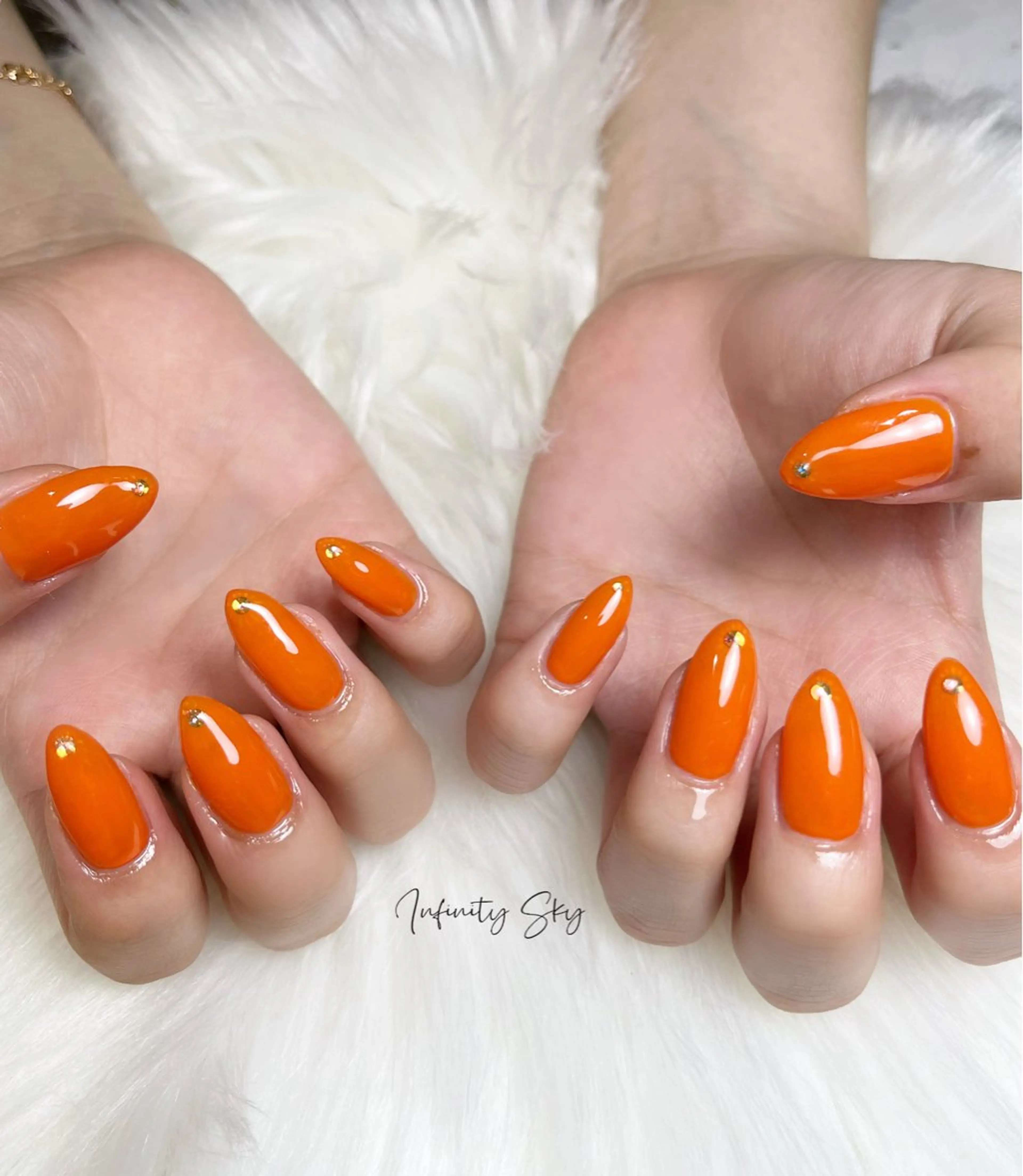 ネイル オレンジ ストーンネイル ハンドネイル infinity skyのネイルデザイン