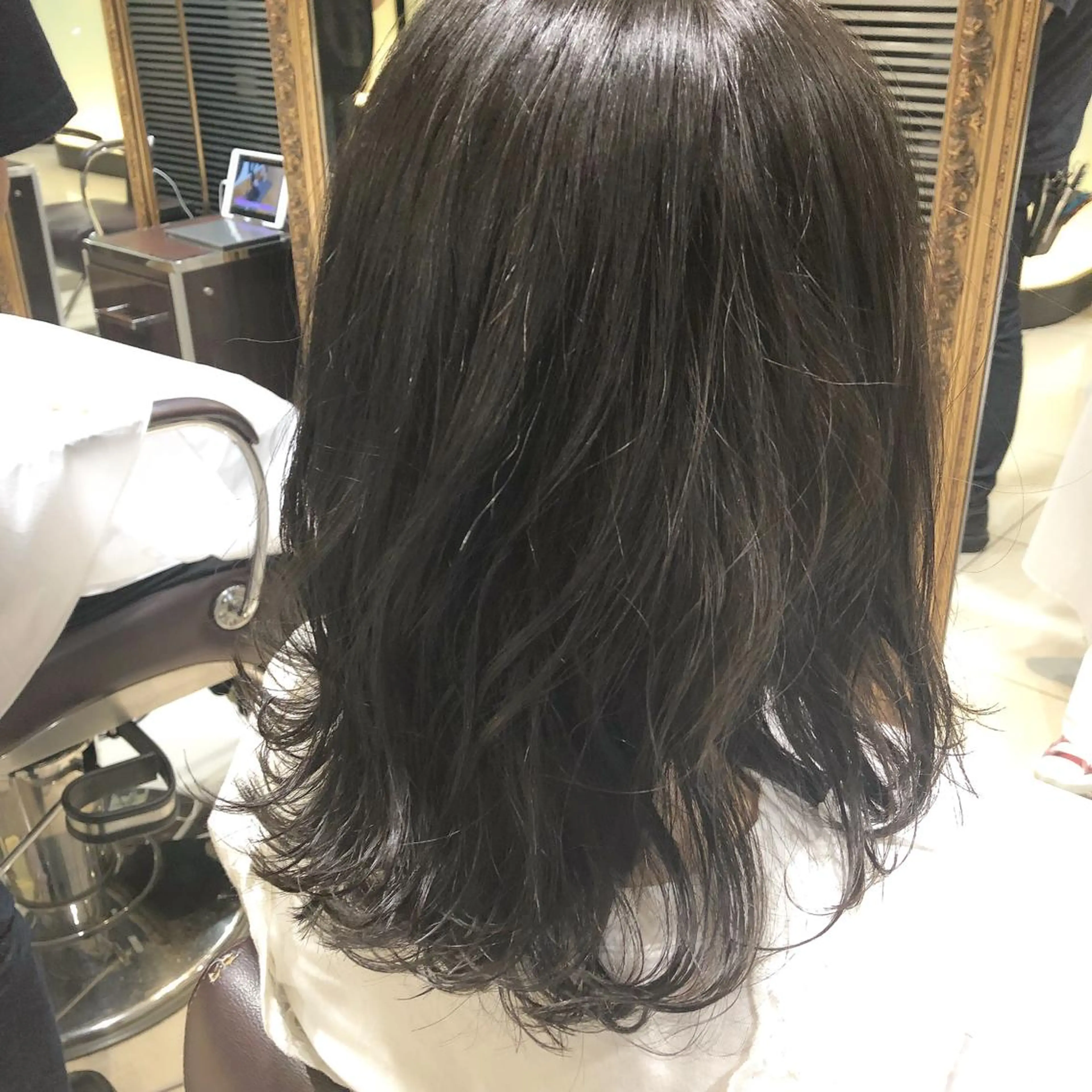 ミディアム カラー パーマ ヘアアレンジ ミディアムパーマ apish aoyama所属・武 愛子の眉毛・アイブロウイメージ