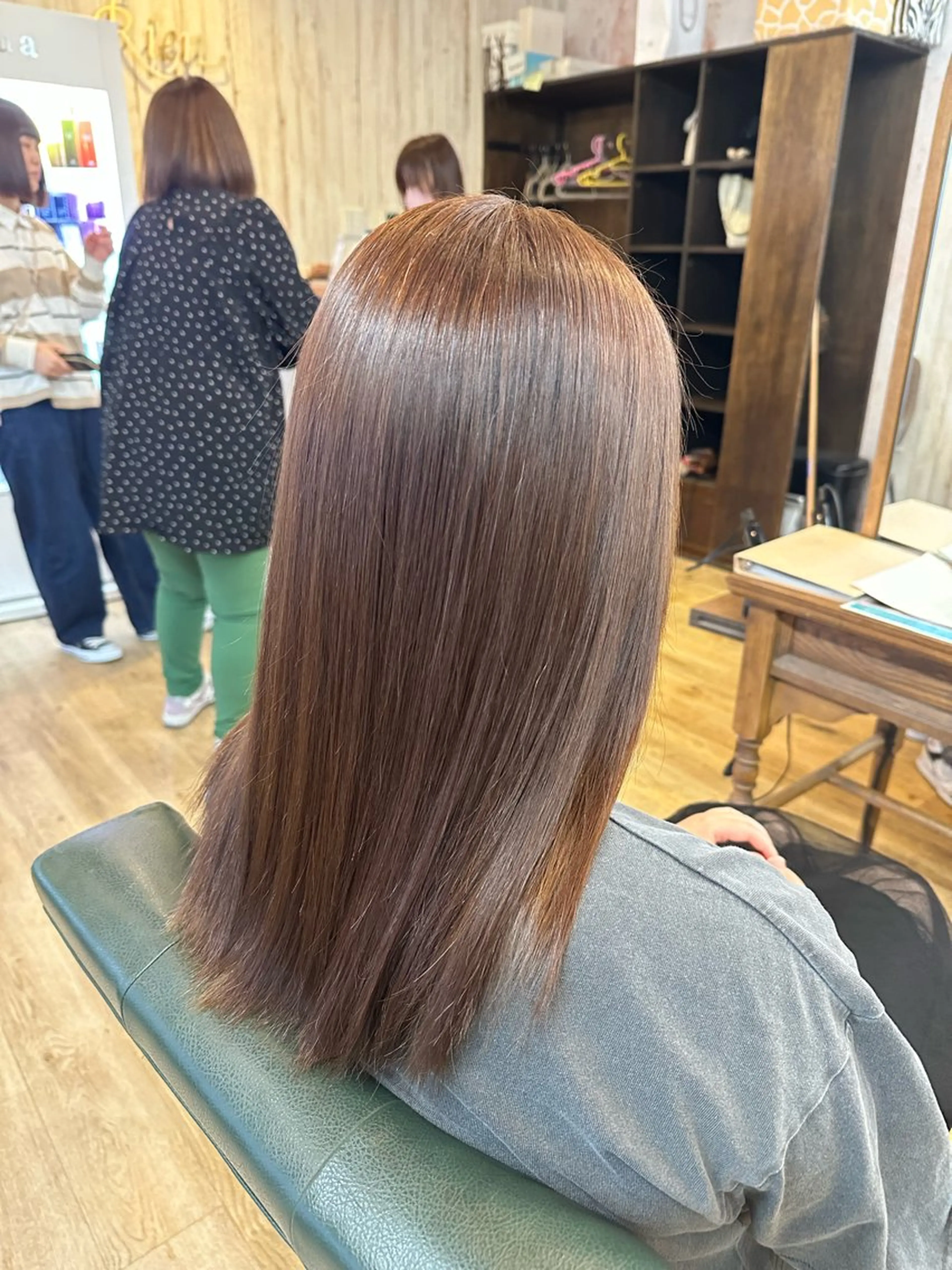 セミロング カラー ベージュカラー ヘアカラー トリートメント 荻野 翔太朗のヘアスタイル