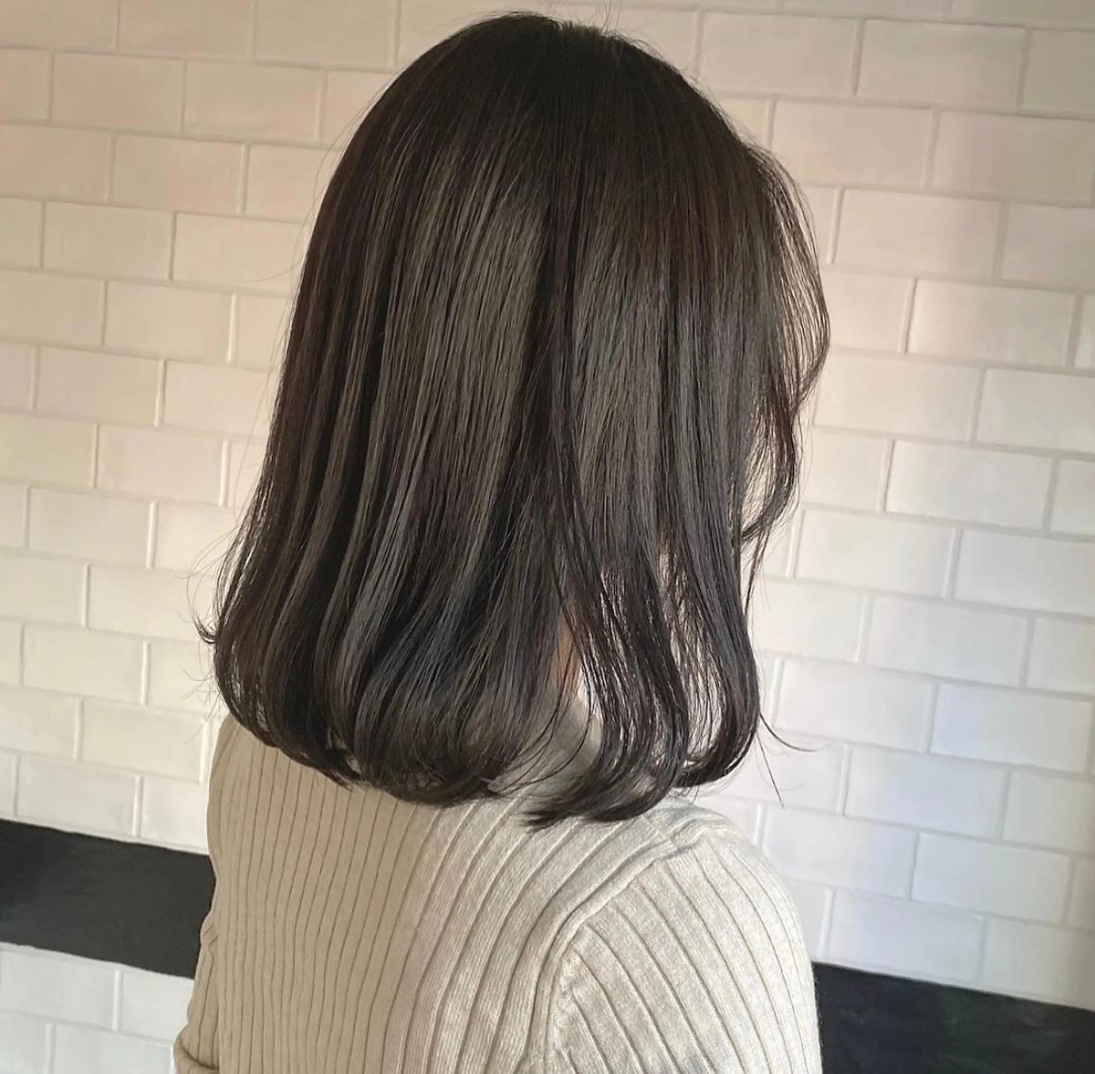 ミディアム カラー 顔周りカット カット io濱川 遥のヘアスタイル