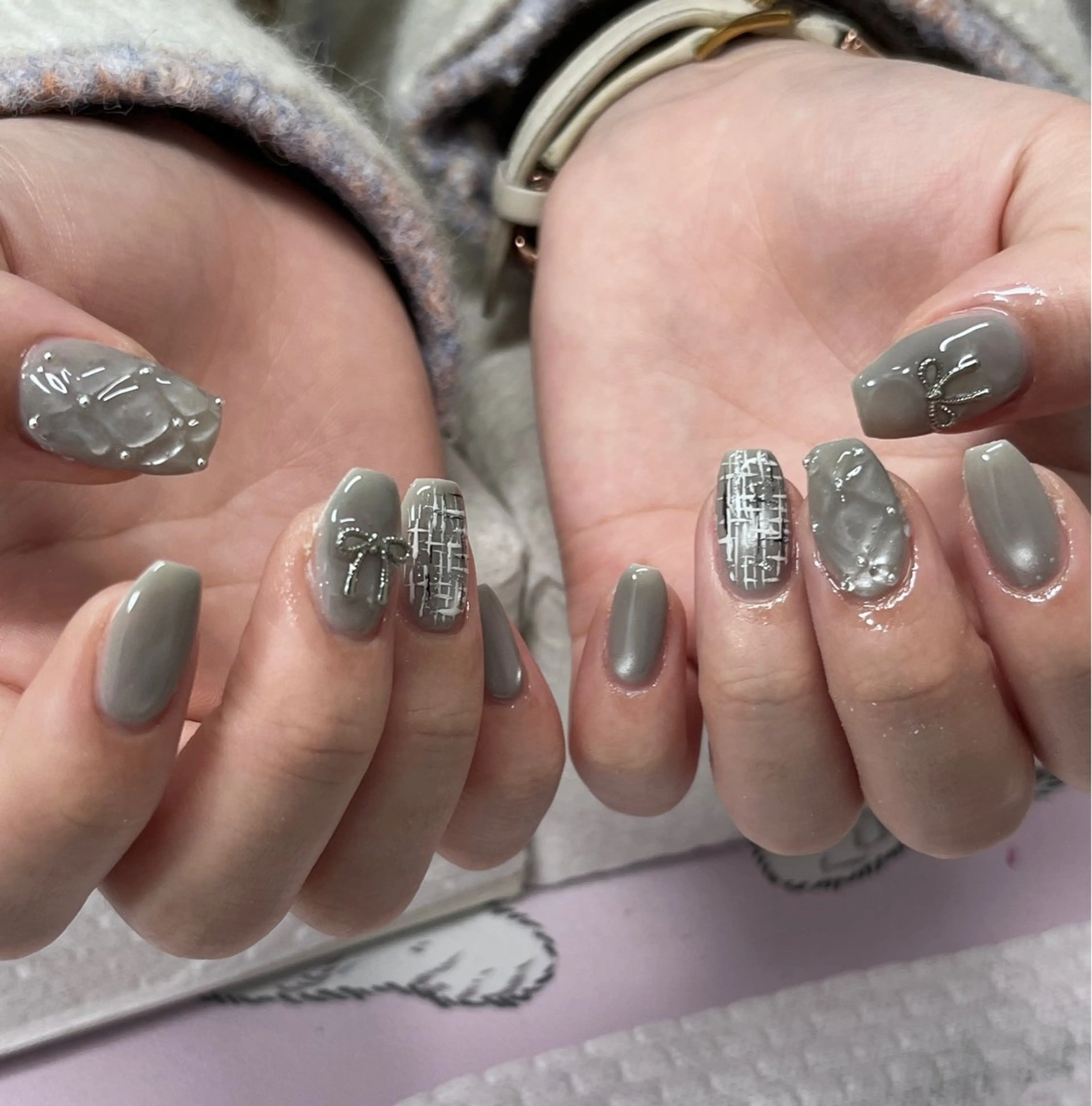 ネイル 氷ネイル・うるうるネイル キラキラネイル 韓国ネイル シンプルネイル ワンホンネイル ハンドネイル はなネイル所属・R_nail xixiのネイルデザイン