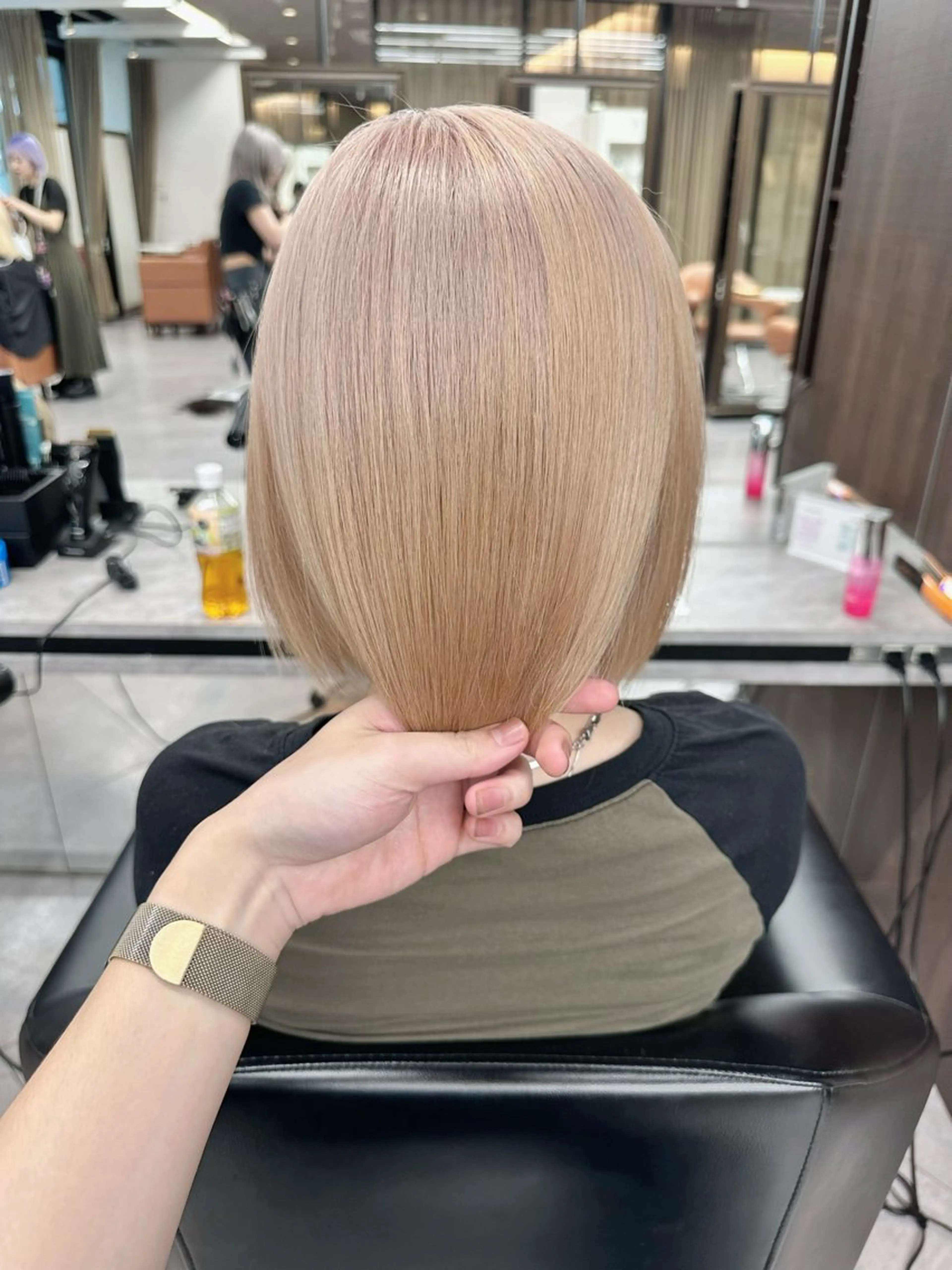 ミディアム カラー ウルフとハイトーン みっちー✂️のヘアスタイル