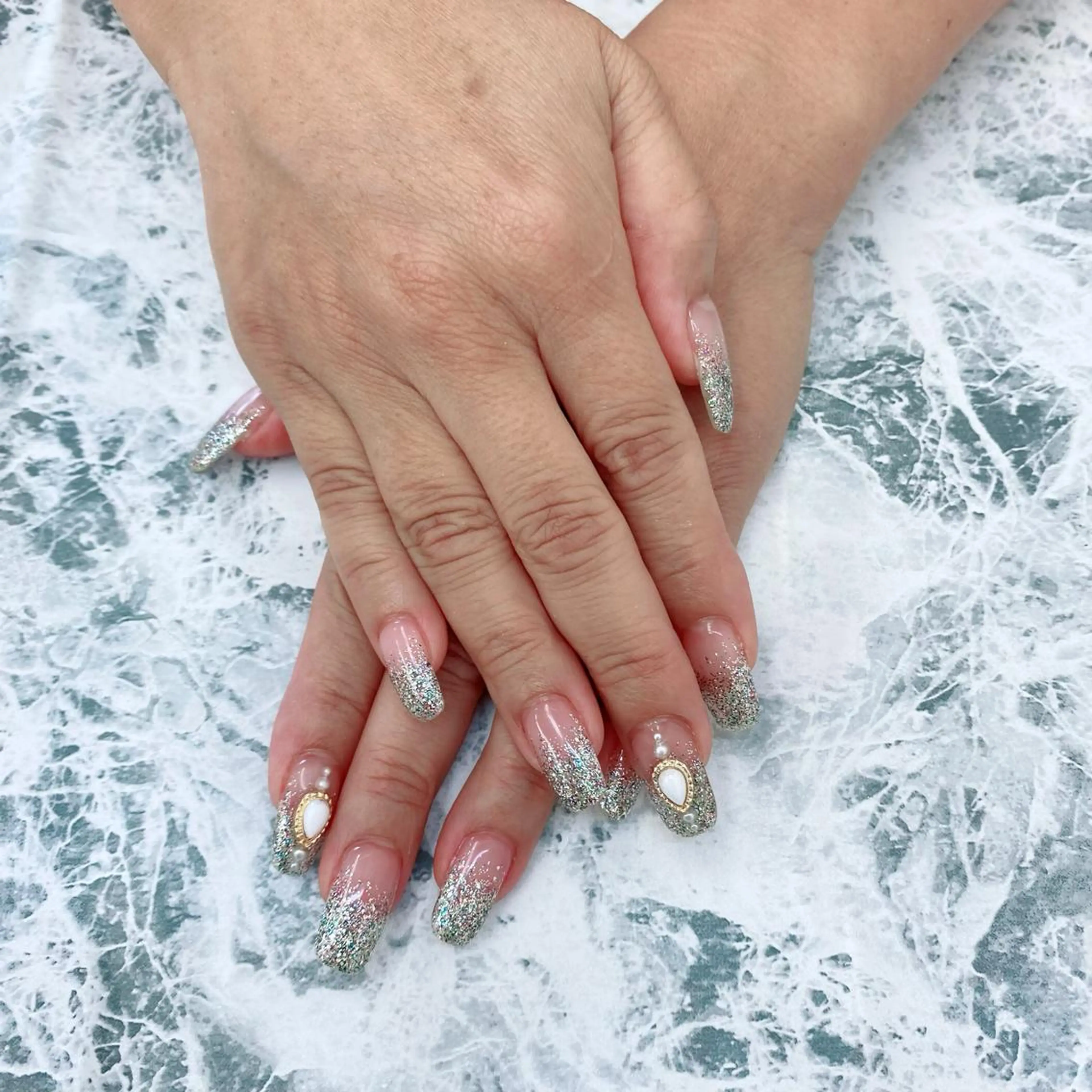 ネイル ラメ(グリッター) ラメグラデーション Can I Dressy  溝ノ口店所属・F. Neneのネイルデザイン