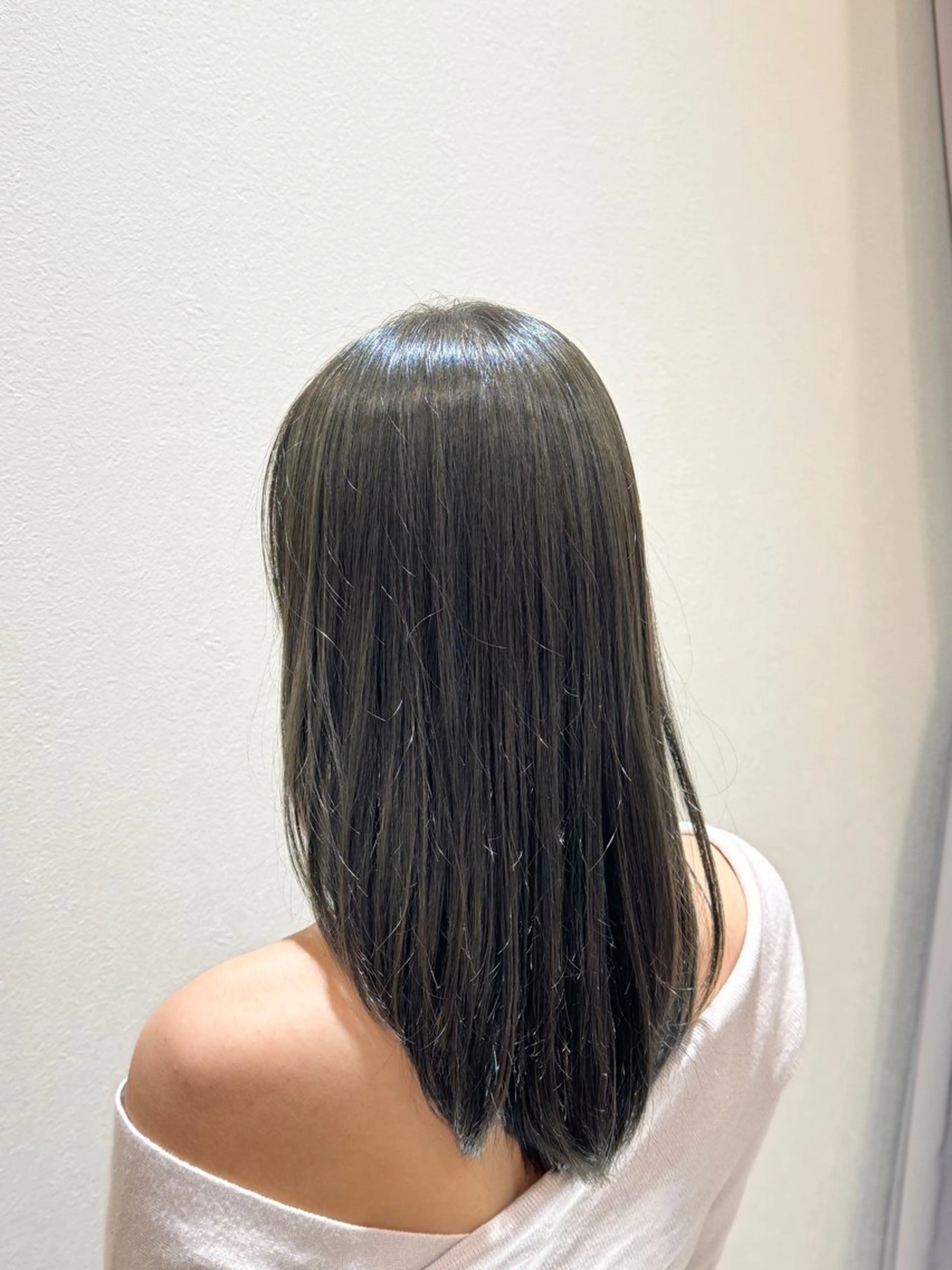 セミロング ヘアカラー トリートメント 山﨑 寛大のヘアスタイル