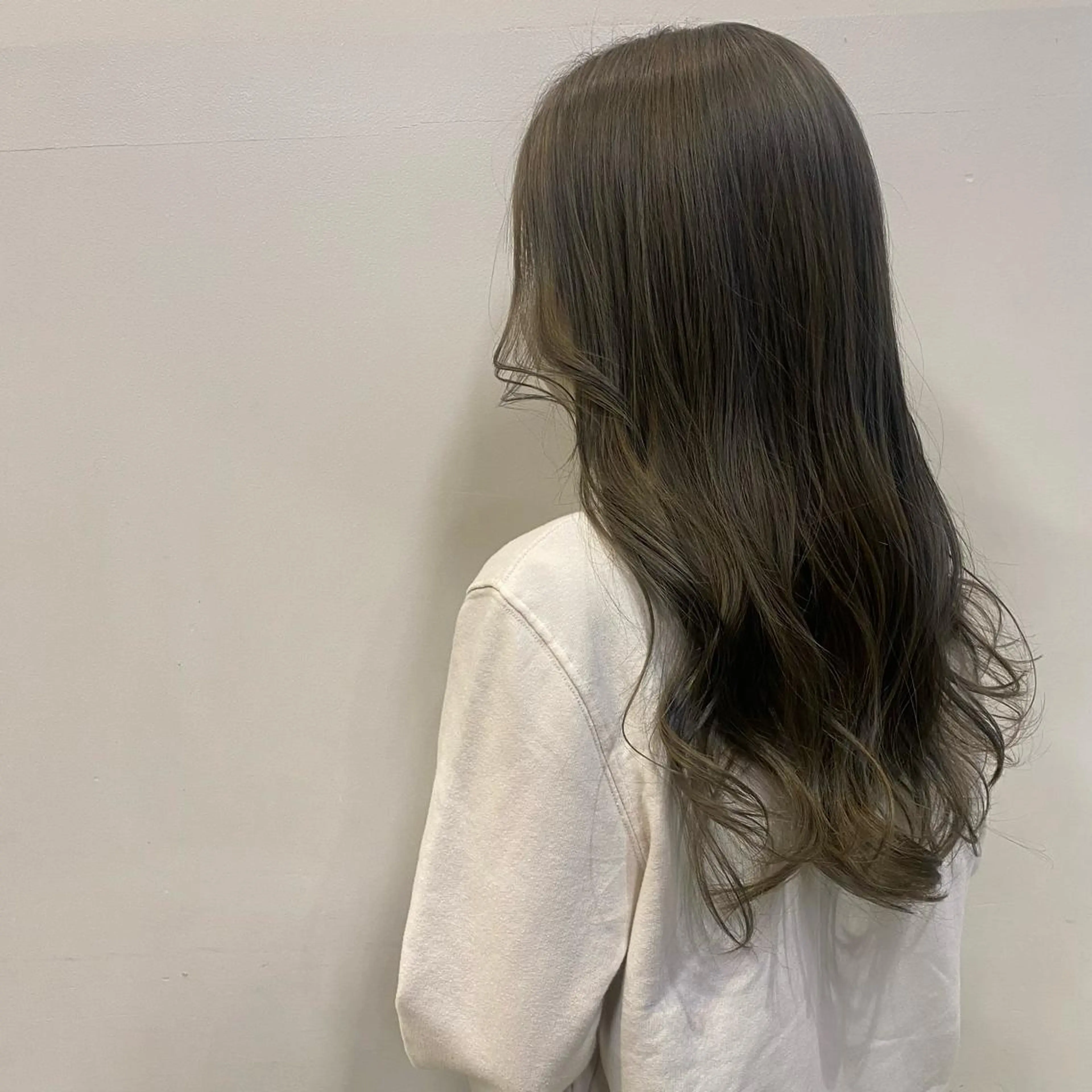ロング 山川 玲奈のヘアスタイル