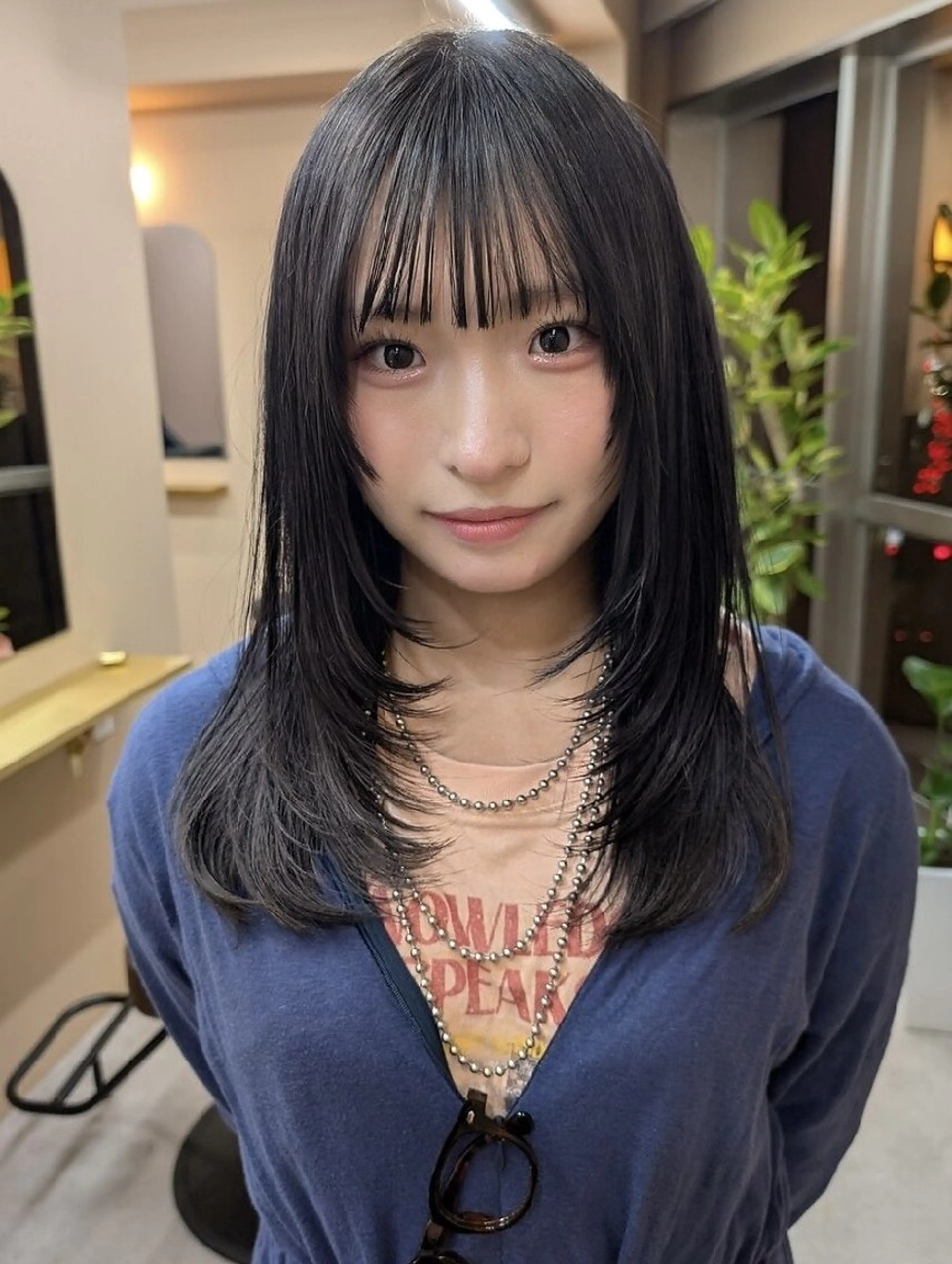セミロング パーマ ハッシュカット 髪質改善 レイヤーカット 縮毛矯正 トリートメント カット 縮毛矯正 mood 髪質改善 ダブルカラーのヘアスタイル