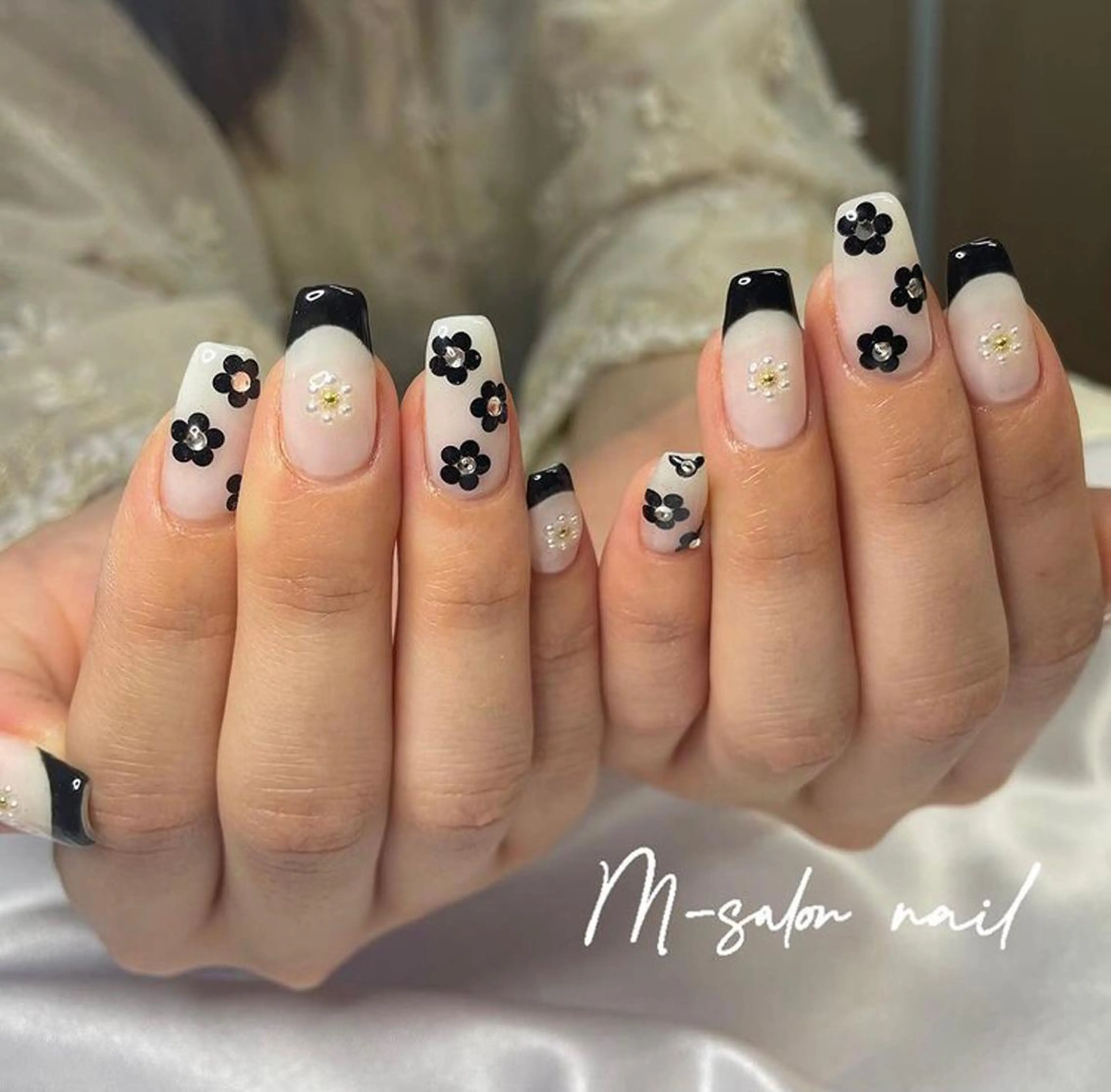 ネイル フラワーネイル フレンチネイル ハンドネイル 韓国/網紅/パーツ M-salonのネイルデザイン