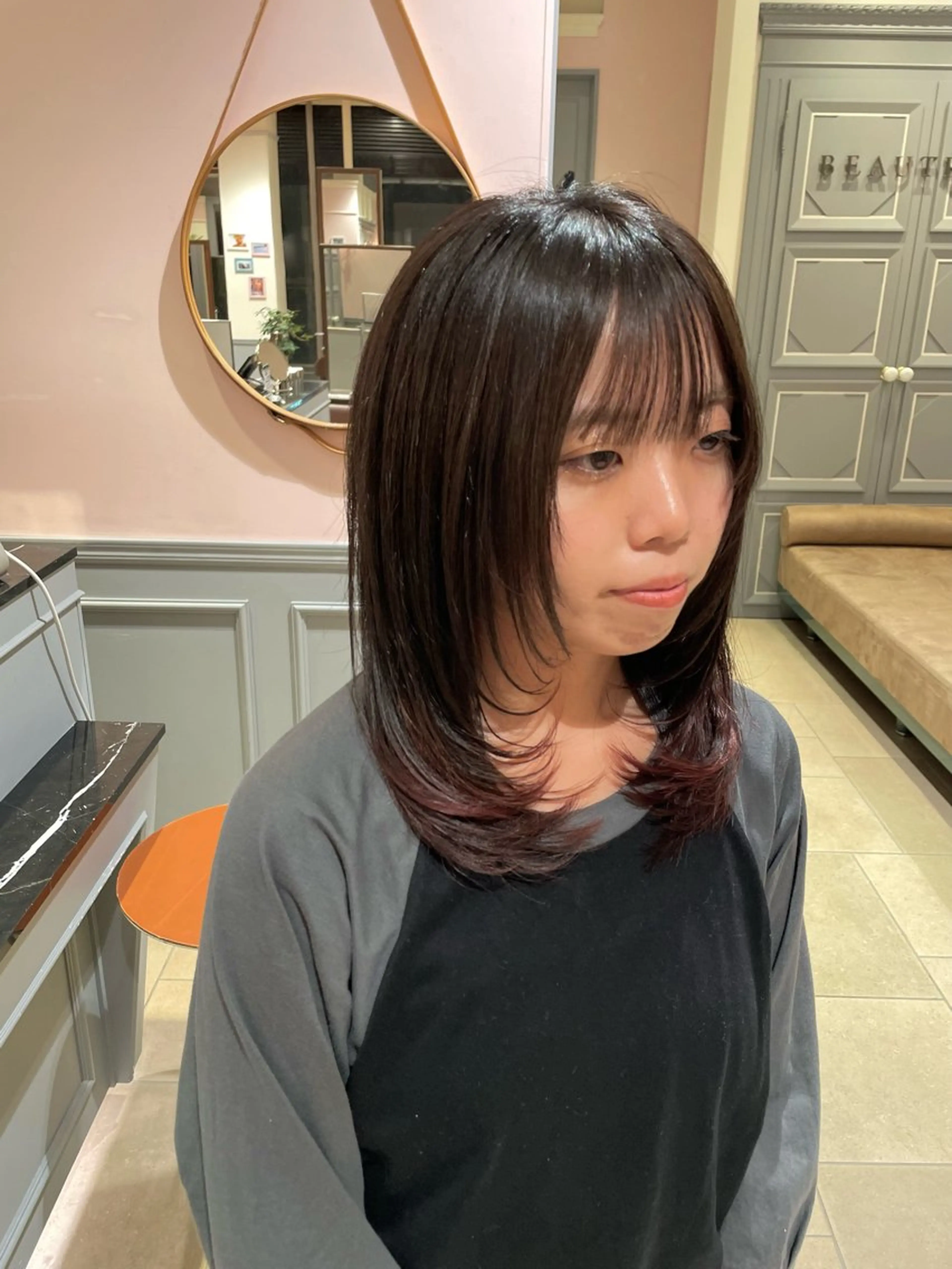 セミロング カラー ブリーチ レイヤーカット 梅田　似合わせ特化 稲葉利也斗のヘアスタイル