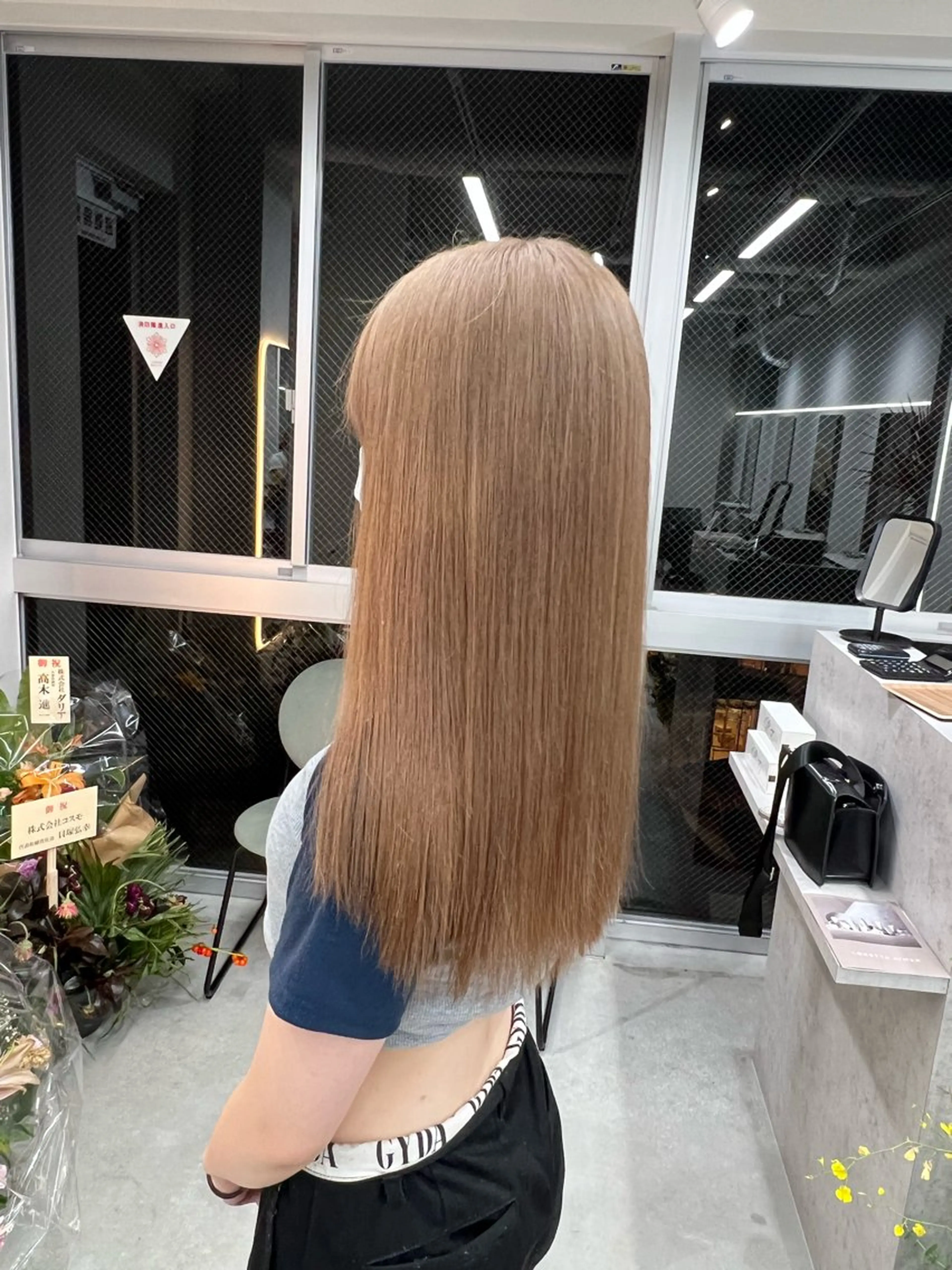 ロング ヘアカラー maya レイヤーカットのヘアスタイル