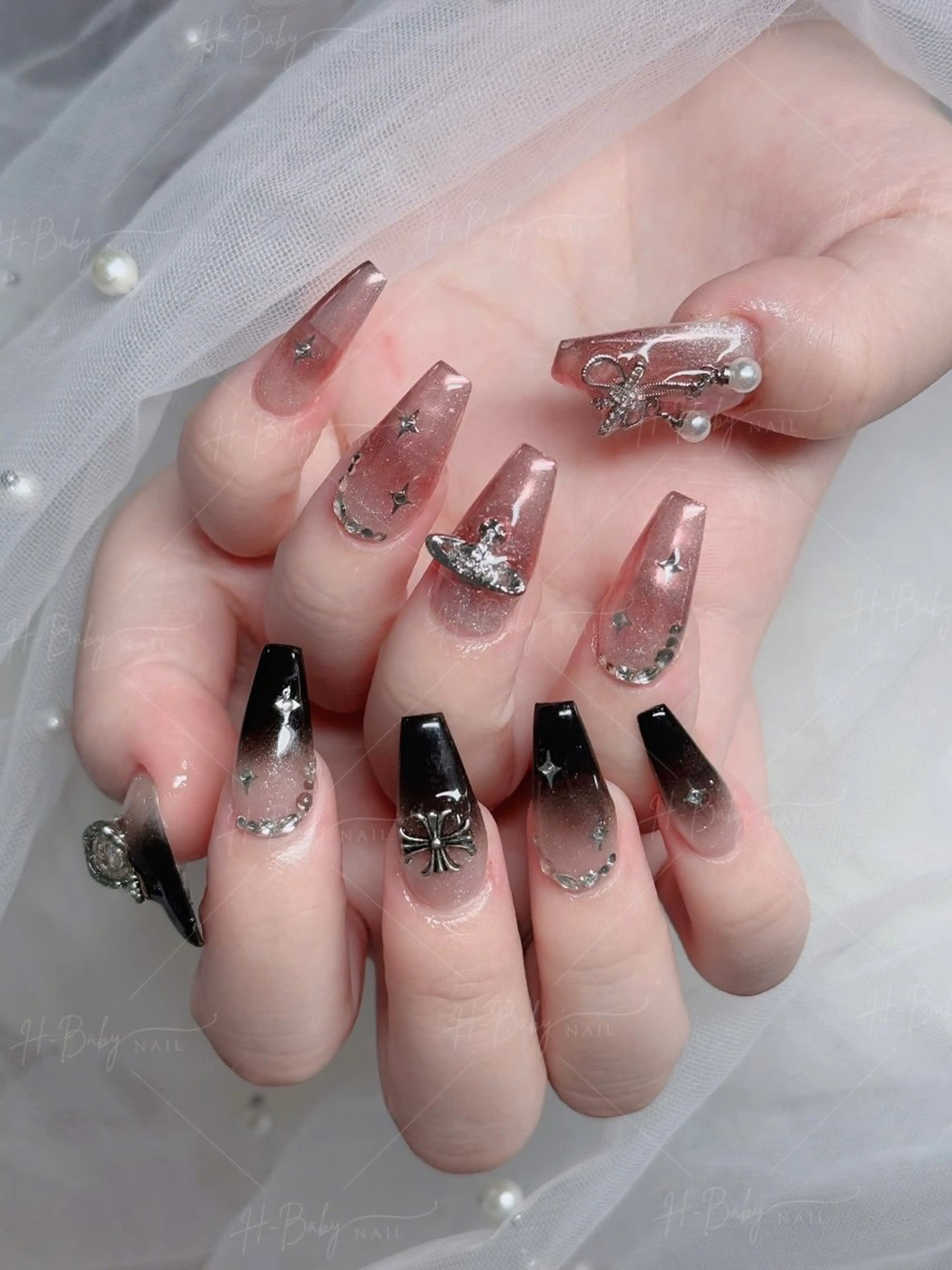 ネイル フレンチネイル ジェルネイル ガラスフレンチ ハロウィン ハート H.baby nail所属・H.baby Nail Salonのネイルデザイン