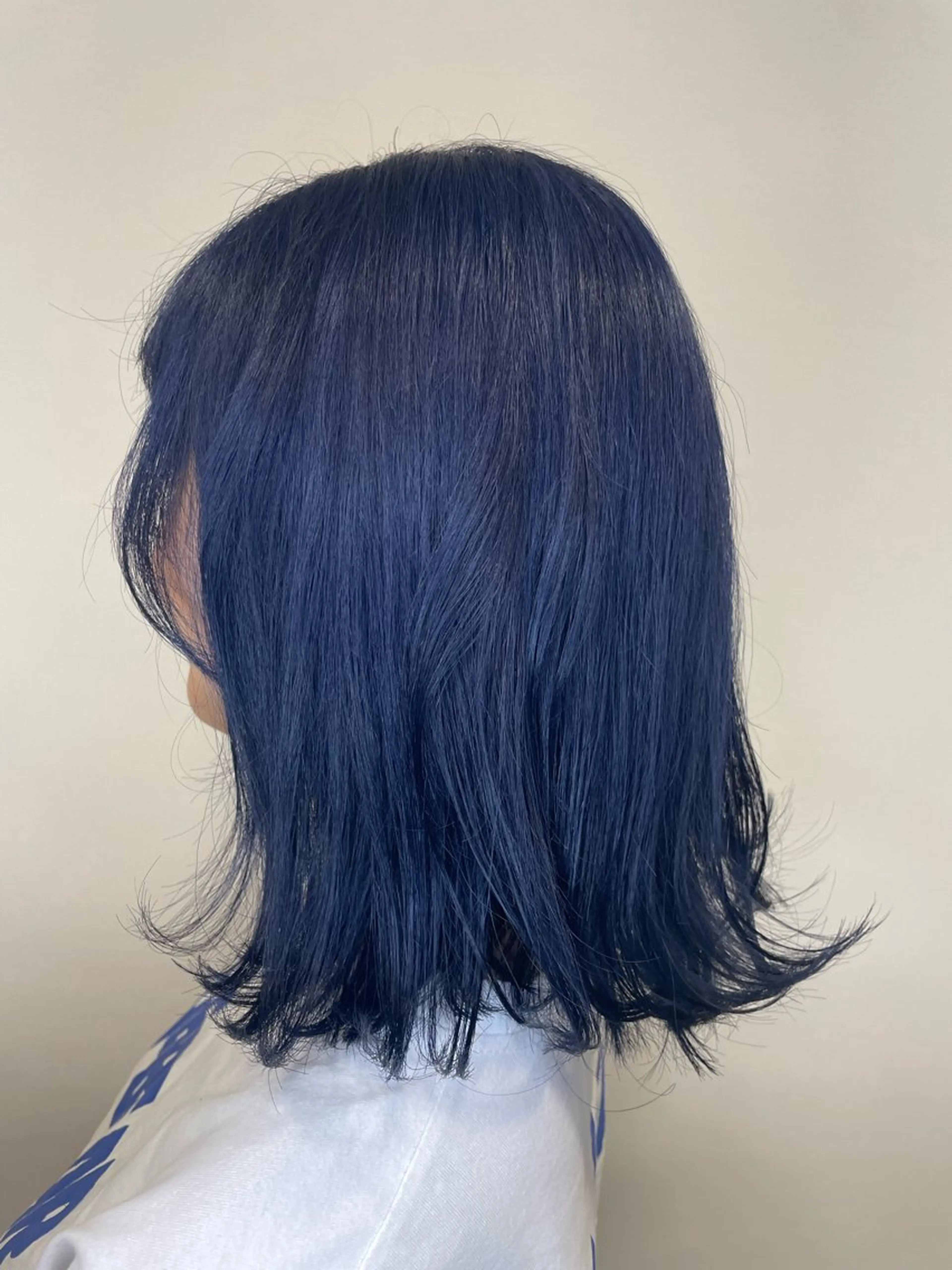 セミロング カラー ブリーチ ブルーカラー ブルーパープル パープルカラー シルバー 井上 悠人のヘアスタイル