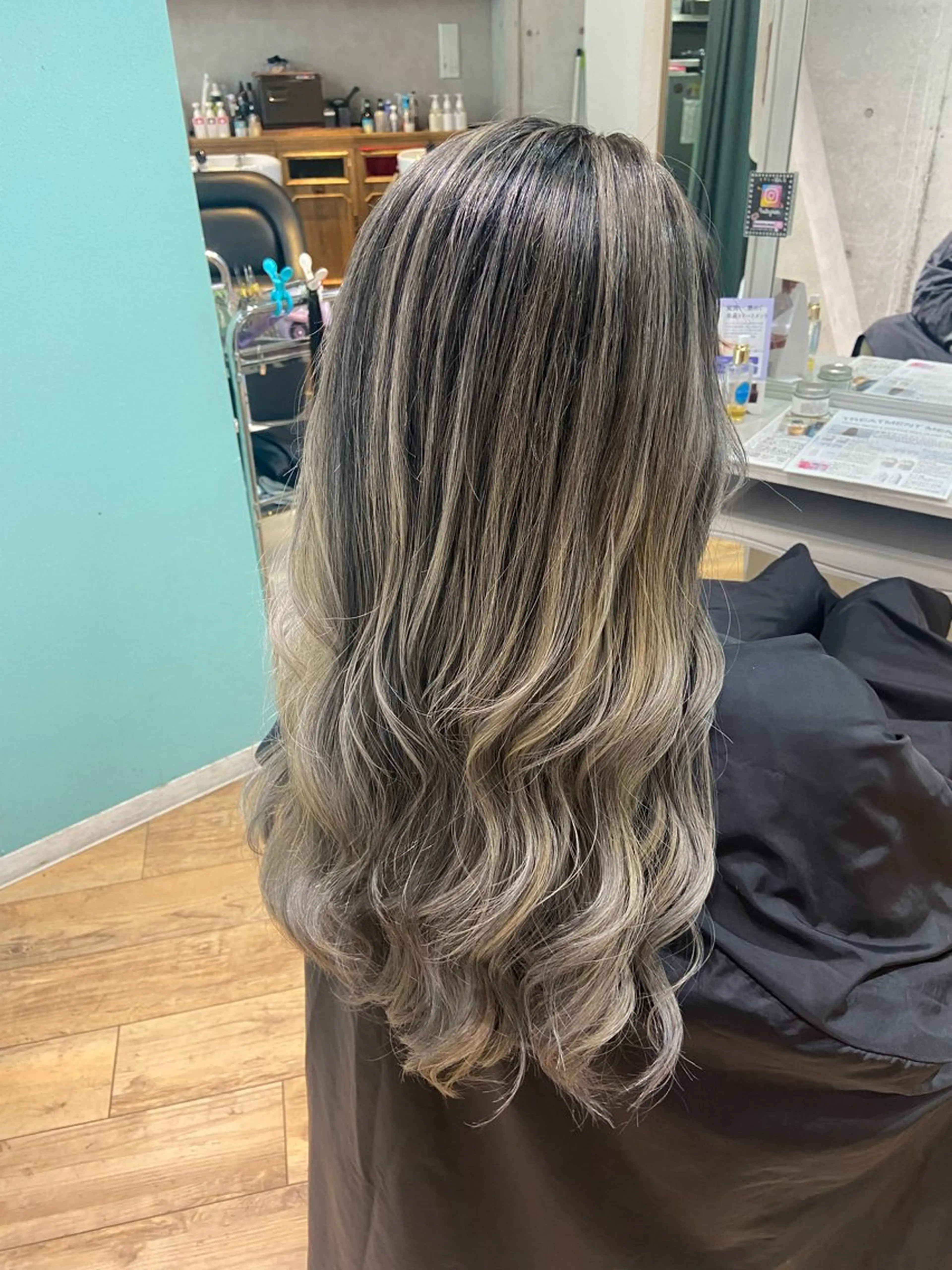 ロング カラー バレイヤージュ レイヤーカット ヘアカラー トリートメント 🧸プルエクステ❤︎ ネイルKAO🧸のヘアスタイル