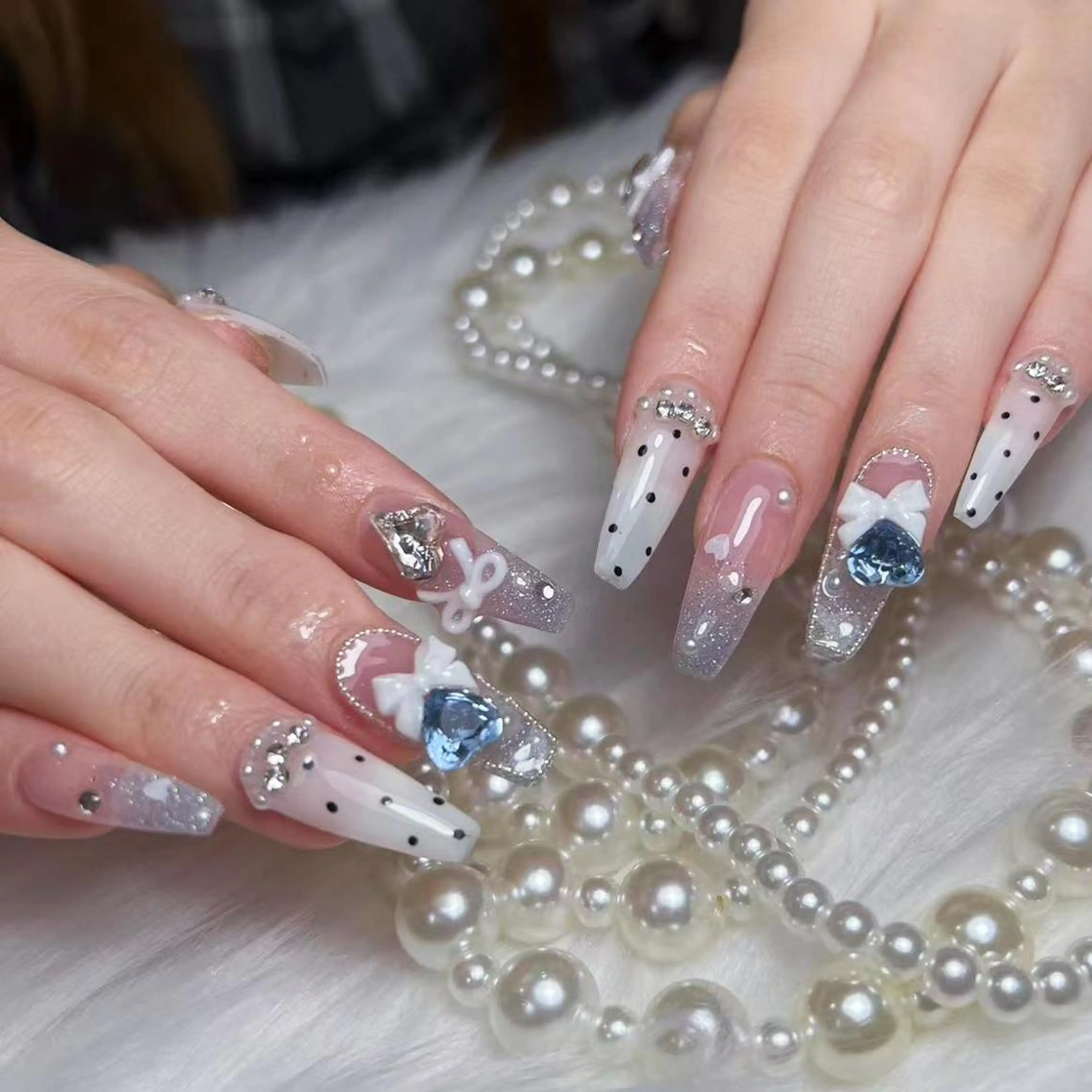 ネイル アートネイル オーロラネイル ガーリー キラキラネイル 韓国ネイル ハンドネイル DIAMOND 💅のネイルデザイン