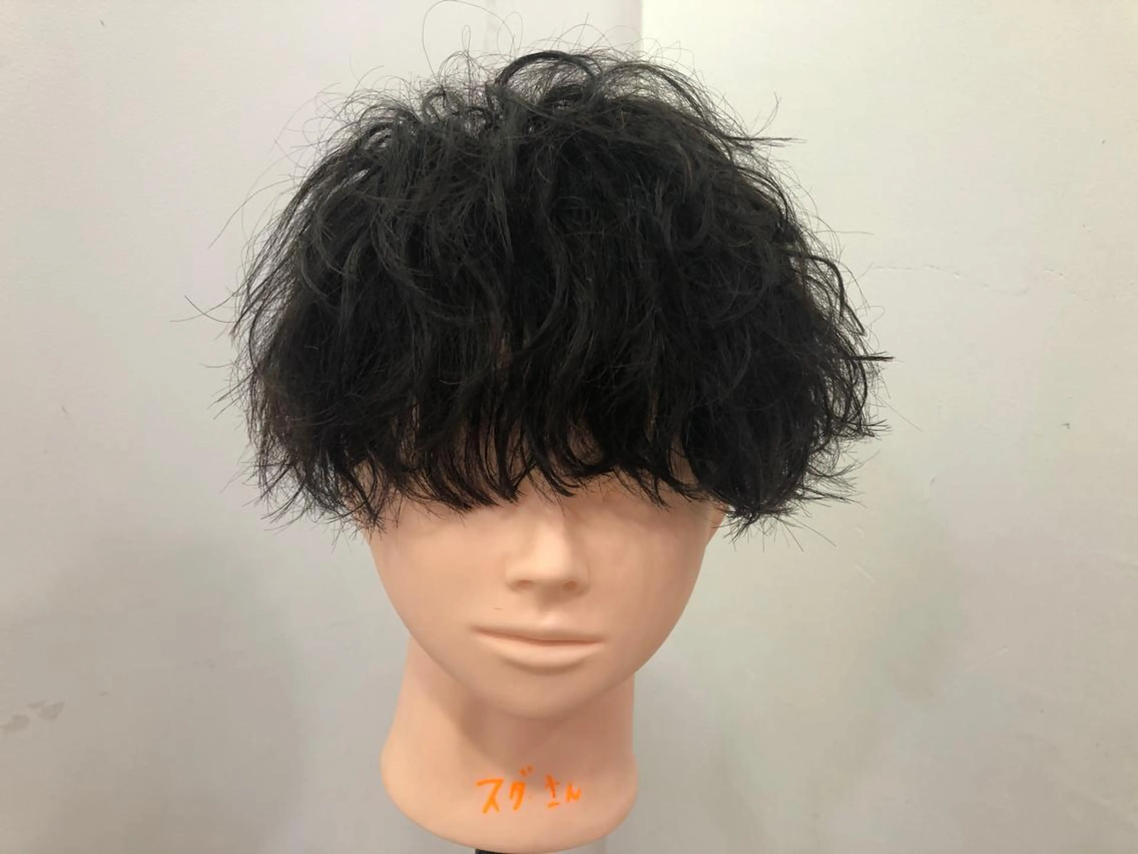 ミディアム パーマ メンズ マッシュ 波巻きパーマ カット パーマ 毛流れヘアの達人 店長　須田龍世のヘアスタイル