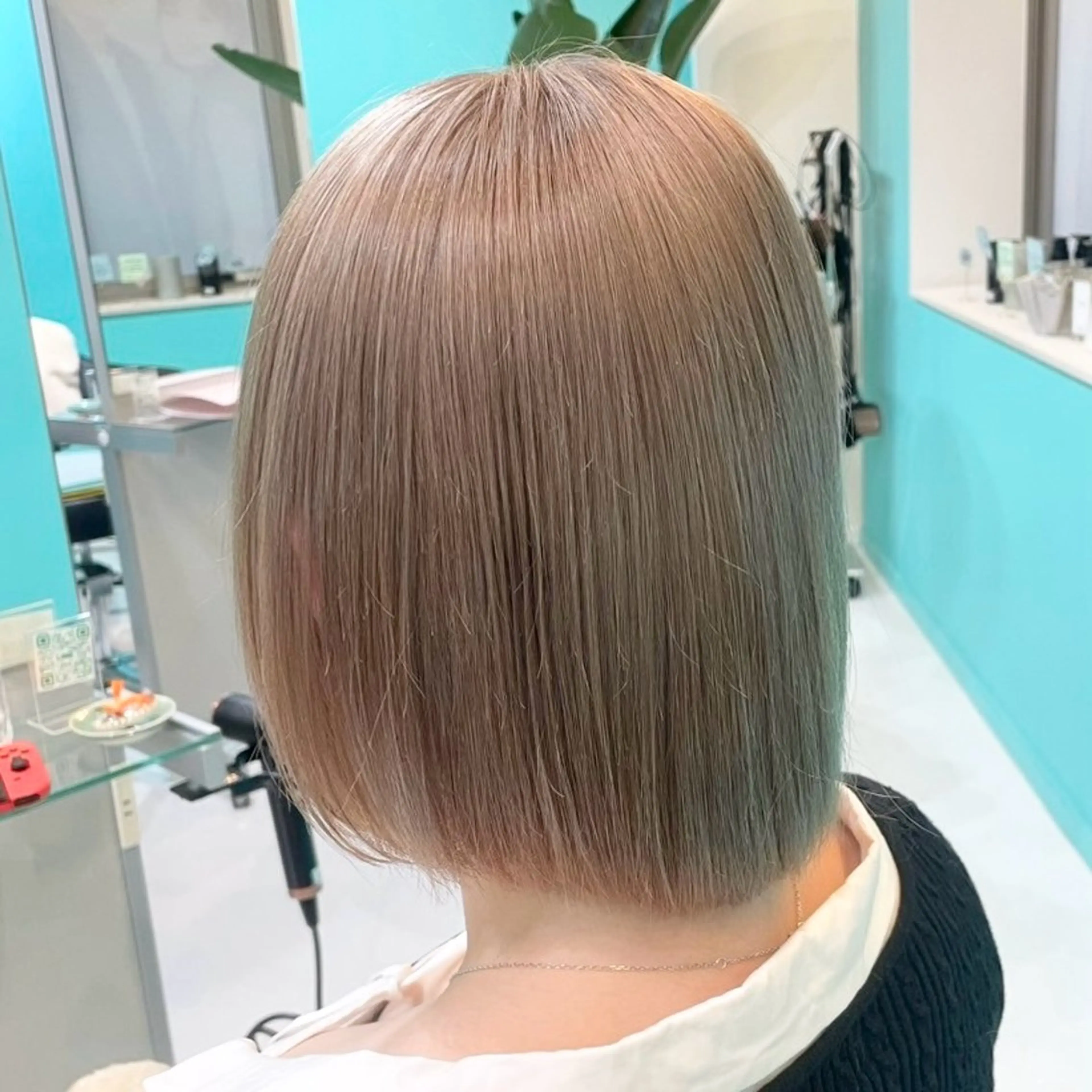 ショート カラー グレージュ ミルクティーグレージュ 艶/透明感 🫧カラーのヘアスタイル