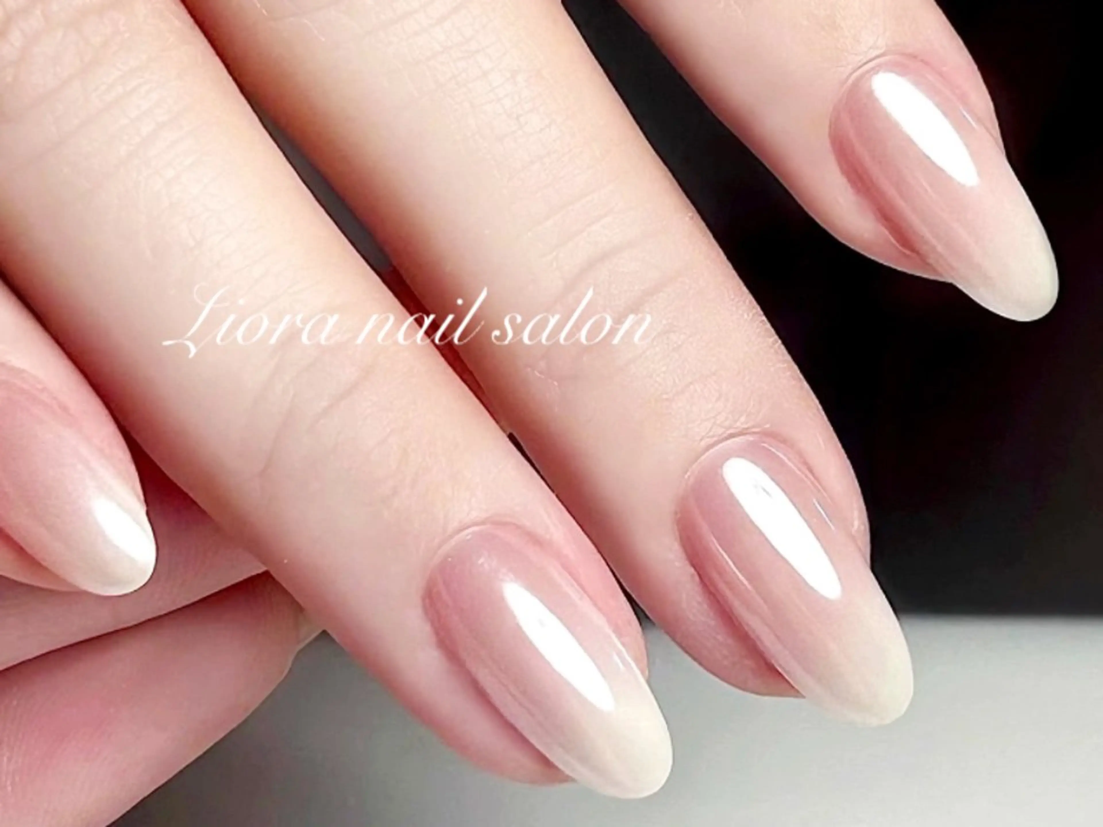 ネイル フレンチネイル ジェルネイル ガーリー グラデーション キラキラネイル ハンドネイル Liora ネイルサロン所属・Liora nail salonのネイルデザイン