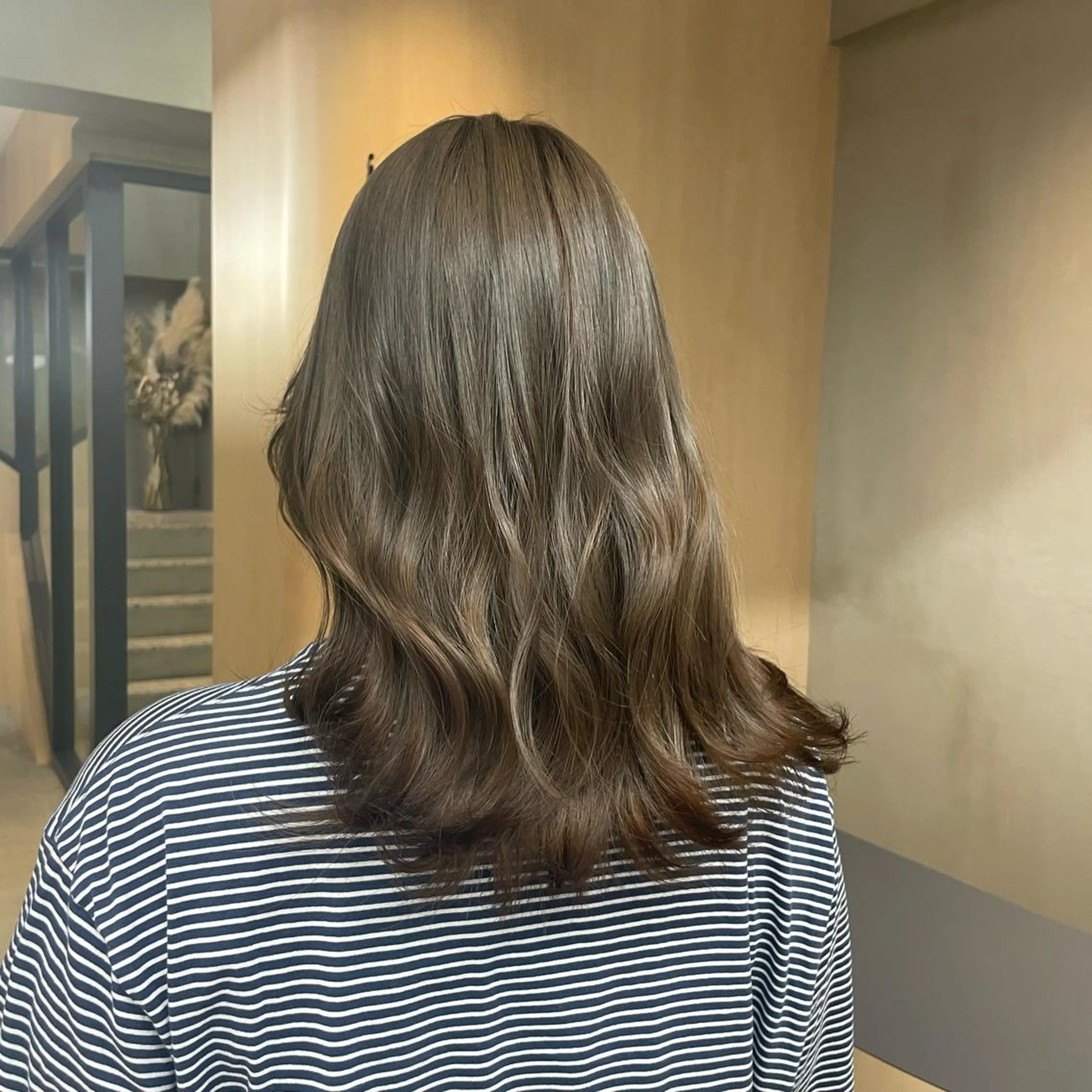 カラー 若月 あやかのヘアスタイル