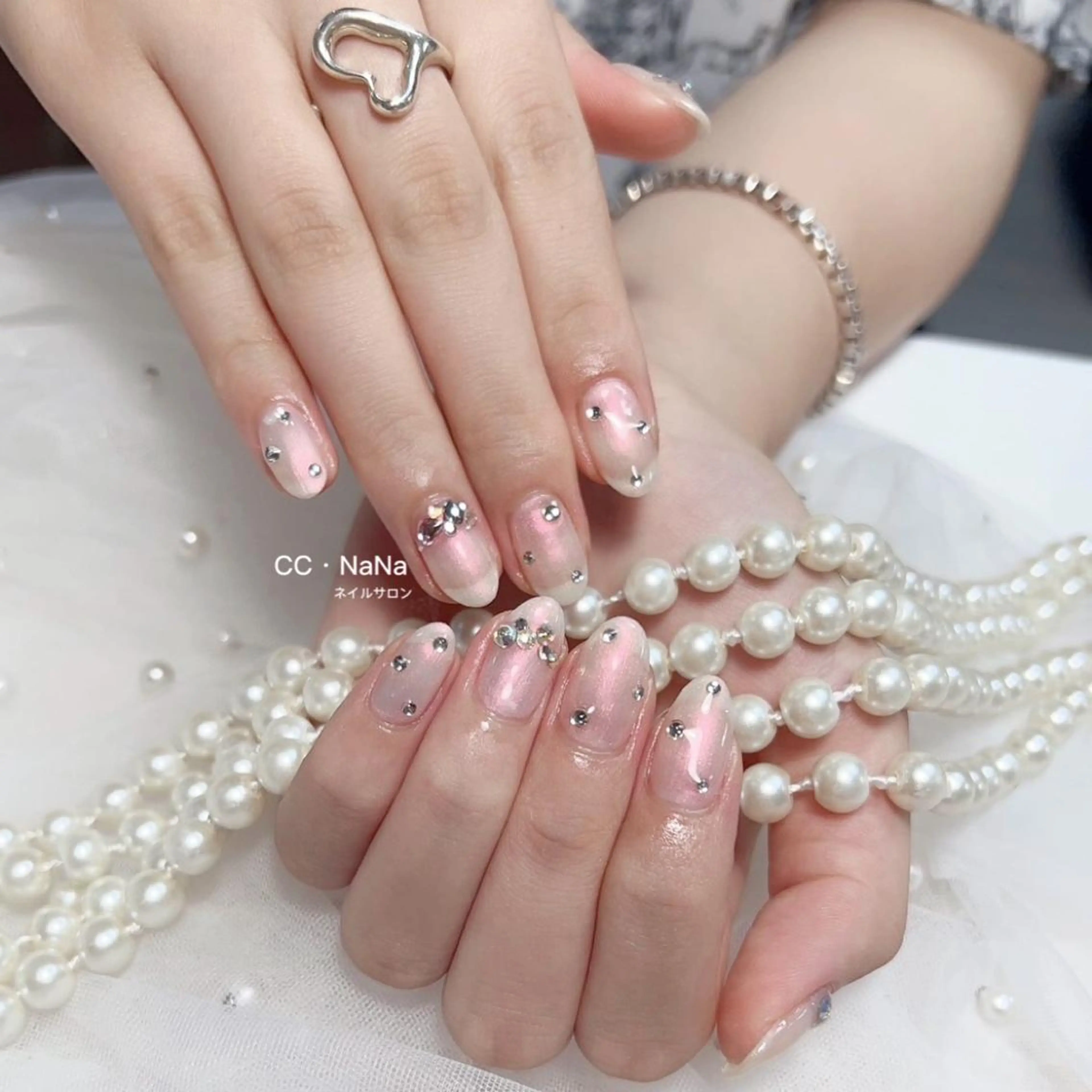ネイル ワンカラーネイル ストーンネイル ハンドネイル 💎CC・NaNa 韓国風ネイル🌙のネイルデザイン