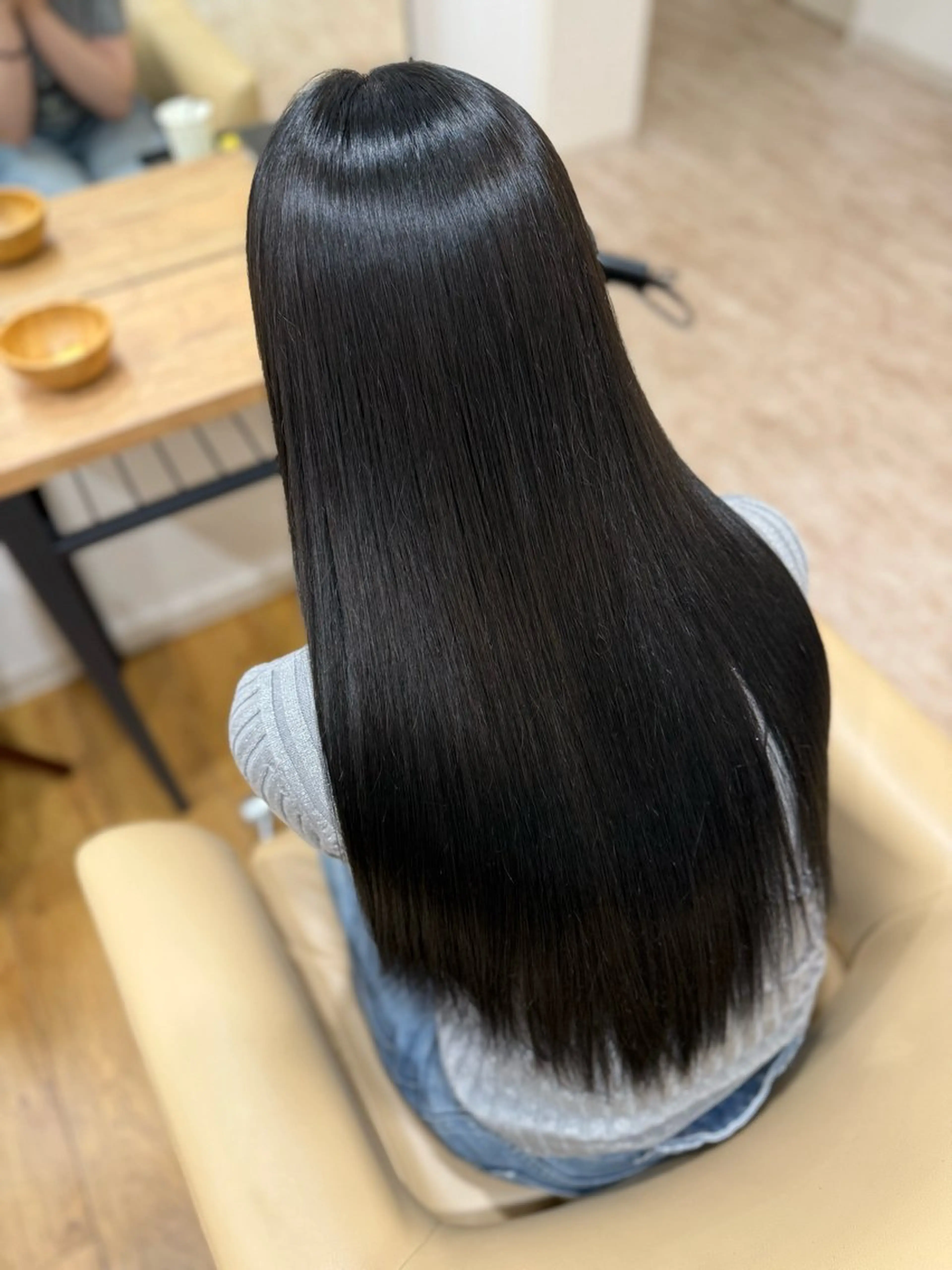ロング カラー 黒髪 ブルーカラー ブルーブラック ヘアカラー Soleil【ソレイユ】所属・黒地 陽菜のヘアスタイル