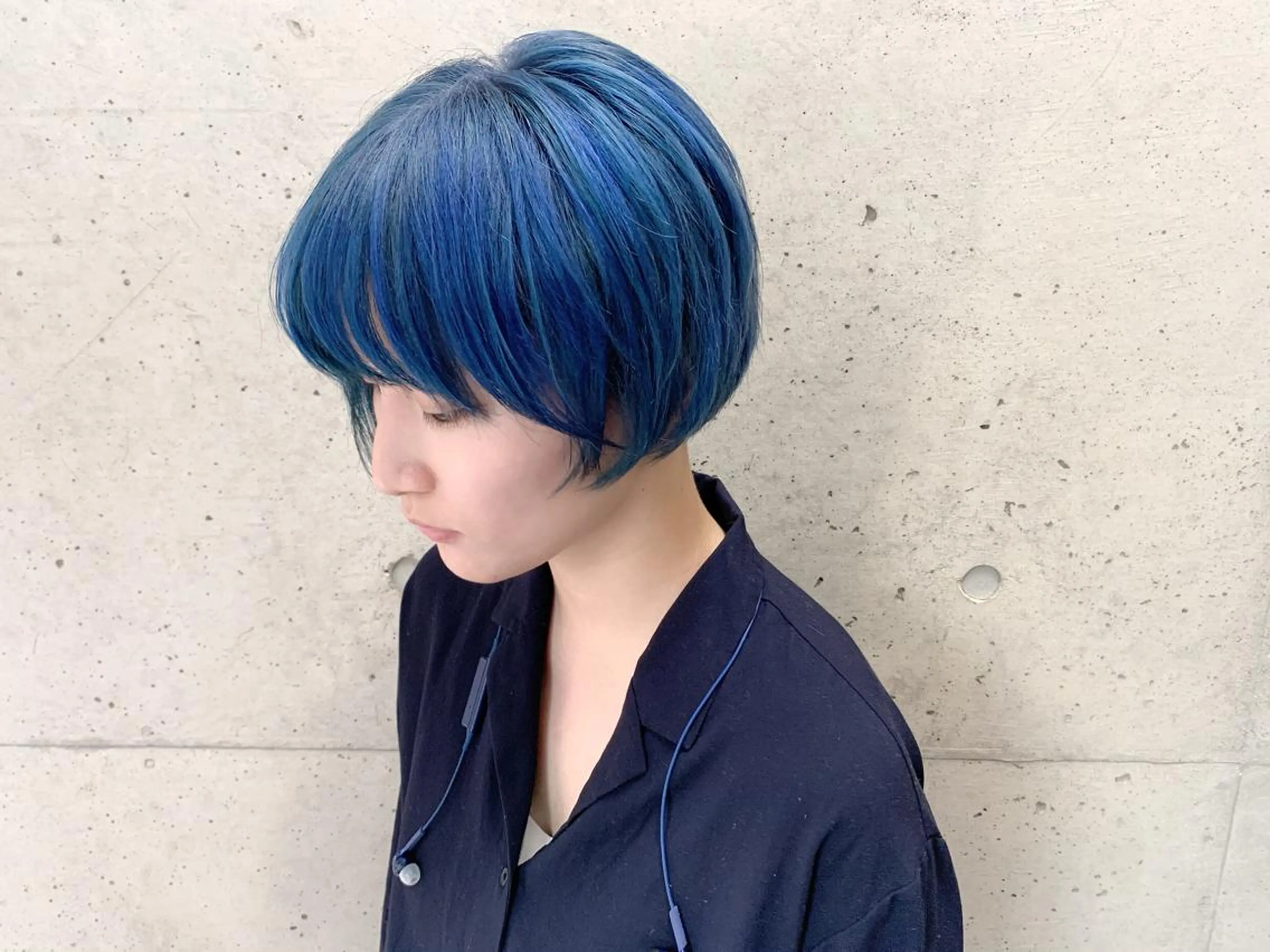 ショート カラー ブリーチ ブルーカラー ケアブリーチ EMANON天神所属・Hitomi Ezakiのヘアスタイル