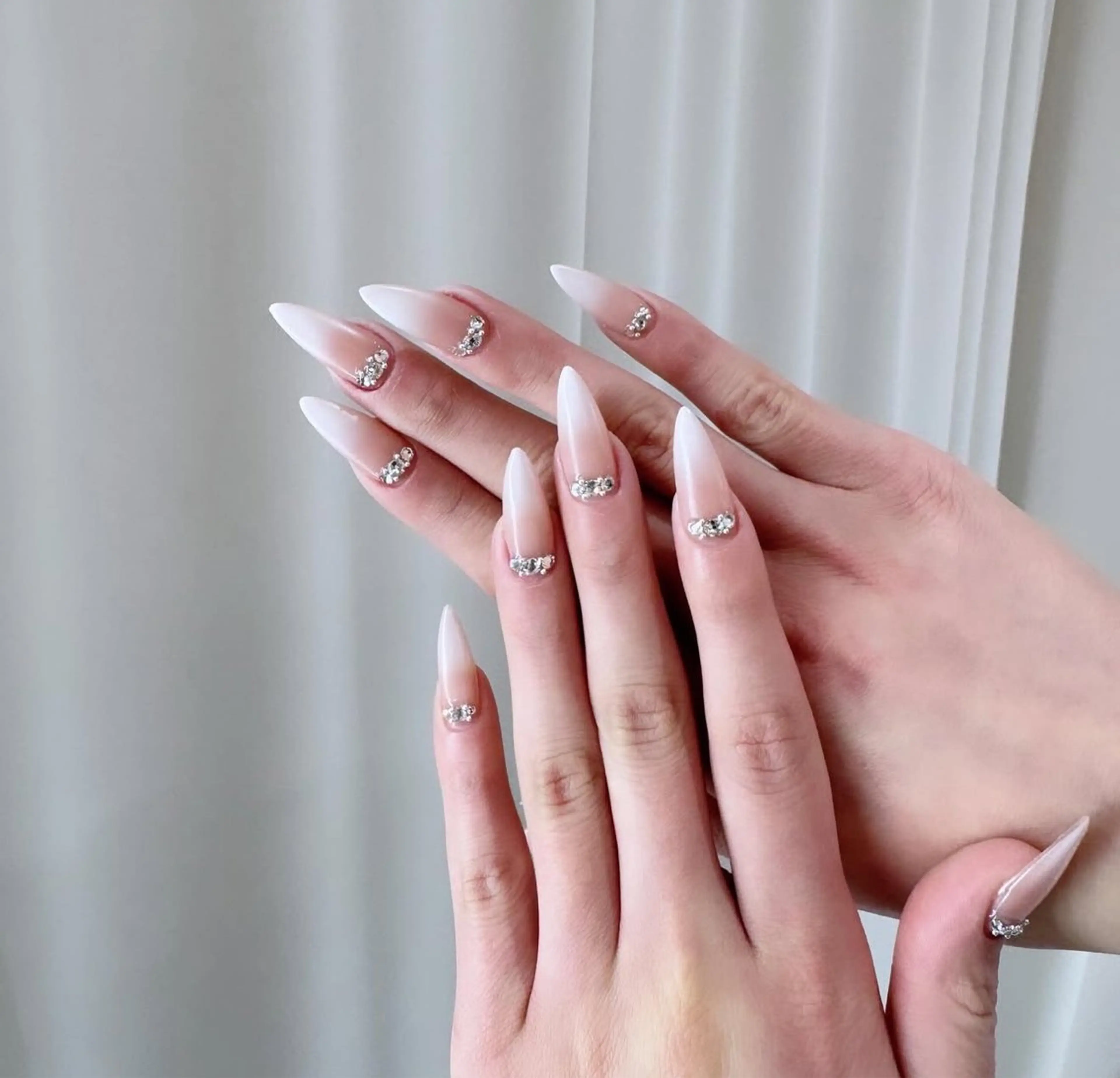 ネイル フラッシュネイル フレンチネイル グラデーション キラキラネイル 韓国ネイル ハンドネイル rina nailのネイルデザイン