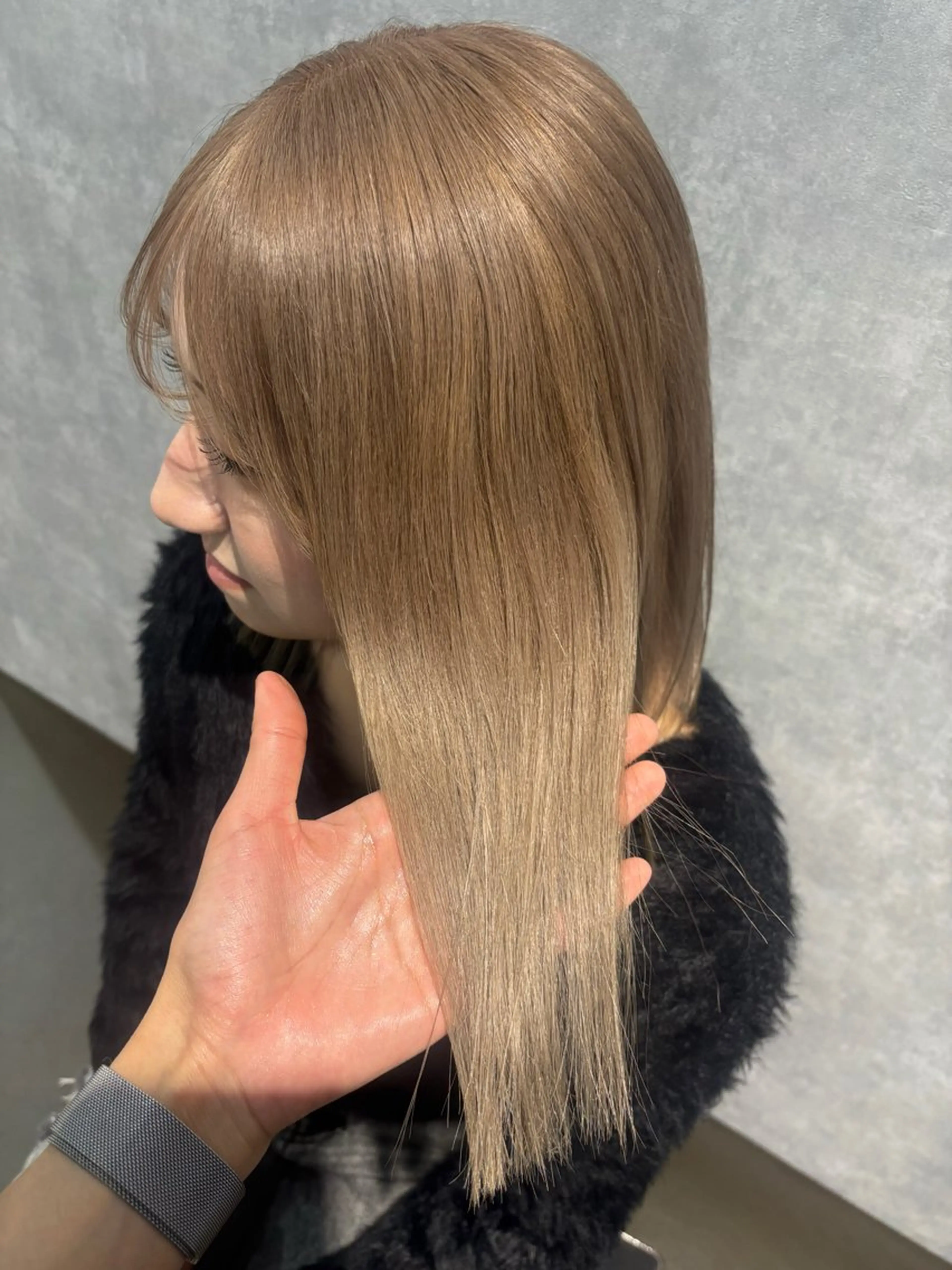 ミディアム カット ヘアカラー トリートメント 🌐NATSUMI 🌐【寒色カラー】のヘアスタイル