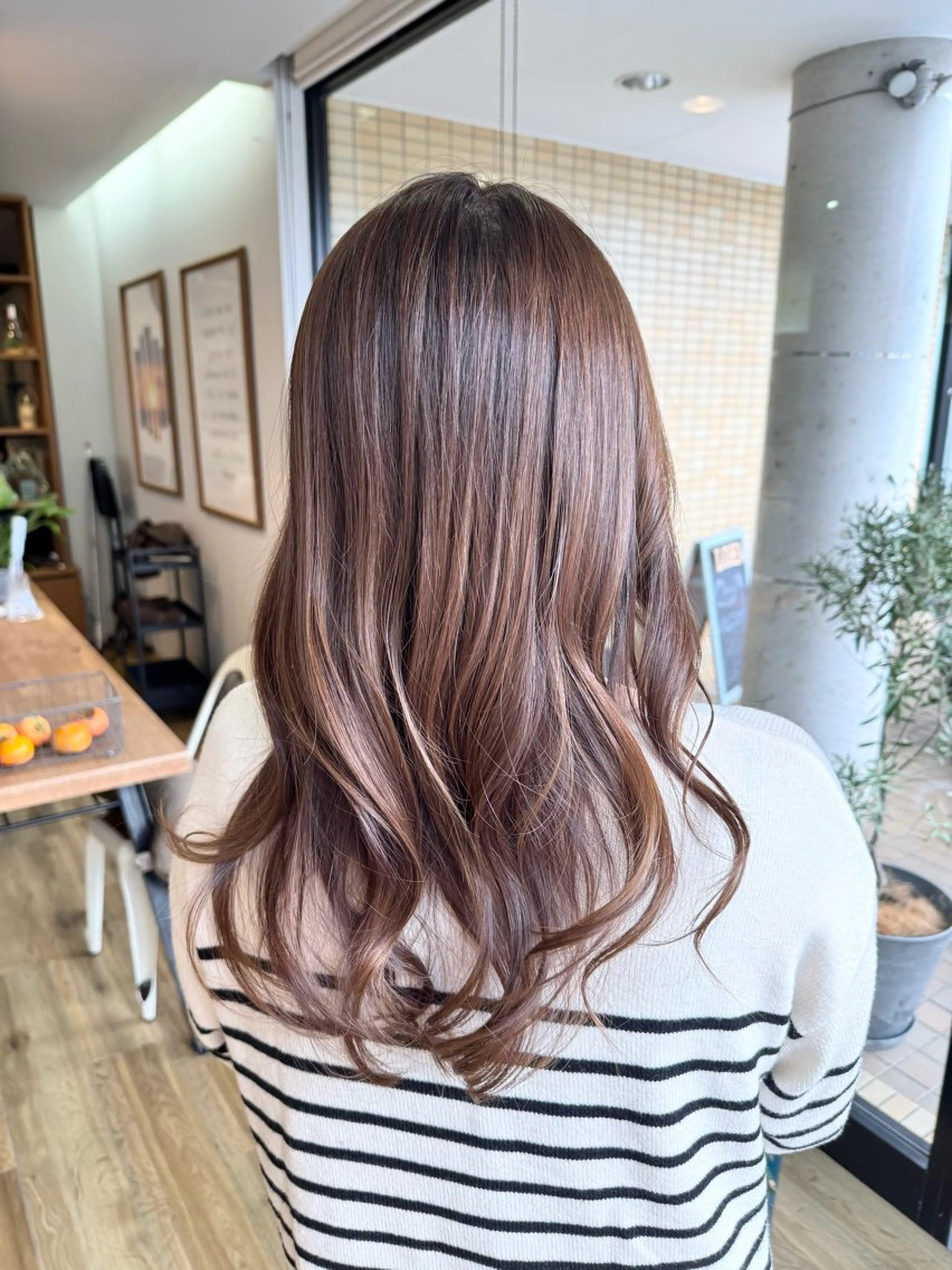 ロング カラー アッシュ アッシュブラウン ブラウンカラー ヘアカラー トリートメント ツキダテ ユイのヘアスタイル