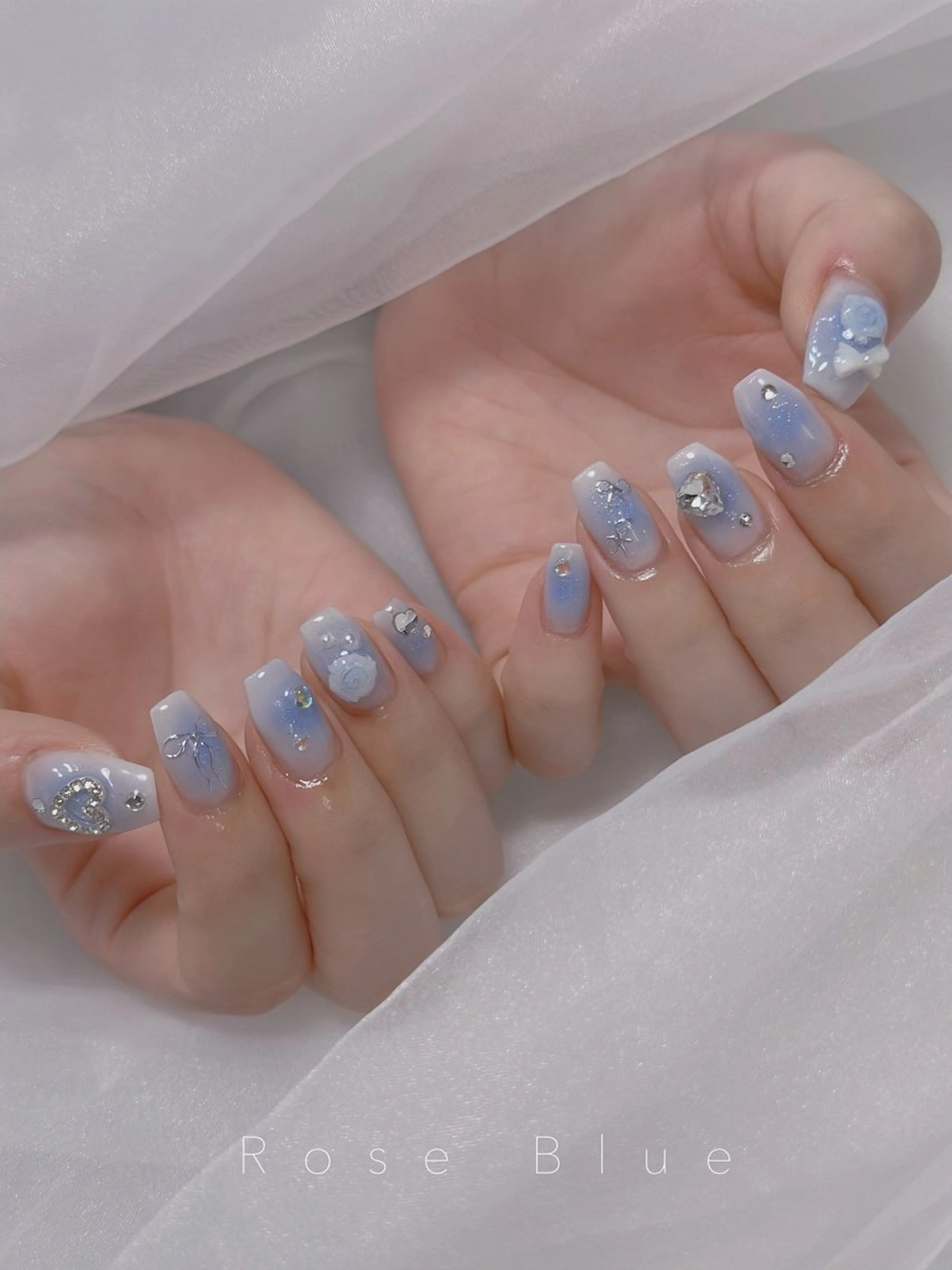ネイル ハンドネイル 🩵ニヨ ネイル ☁️のネイルデザイン