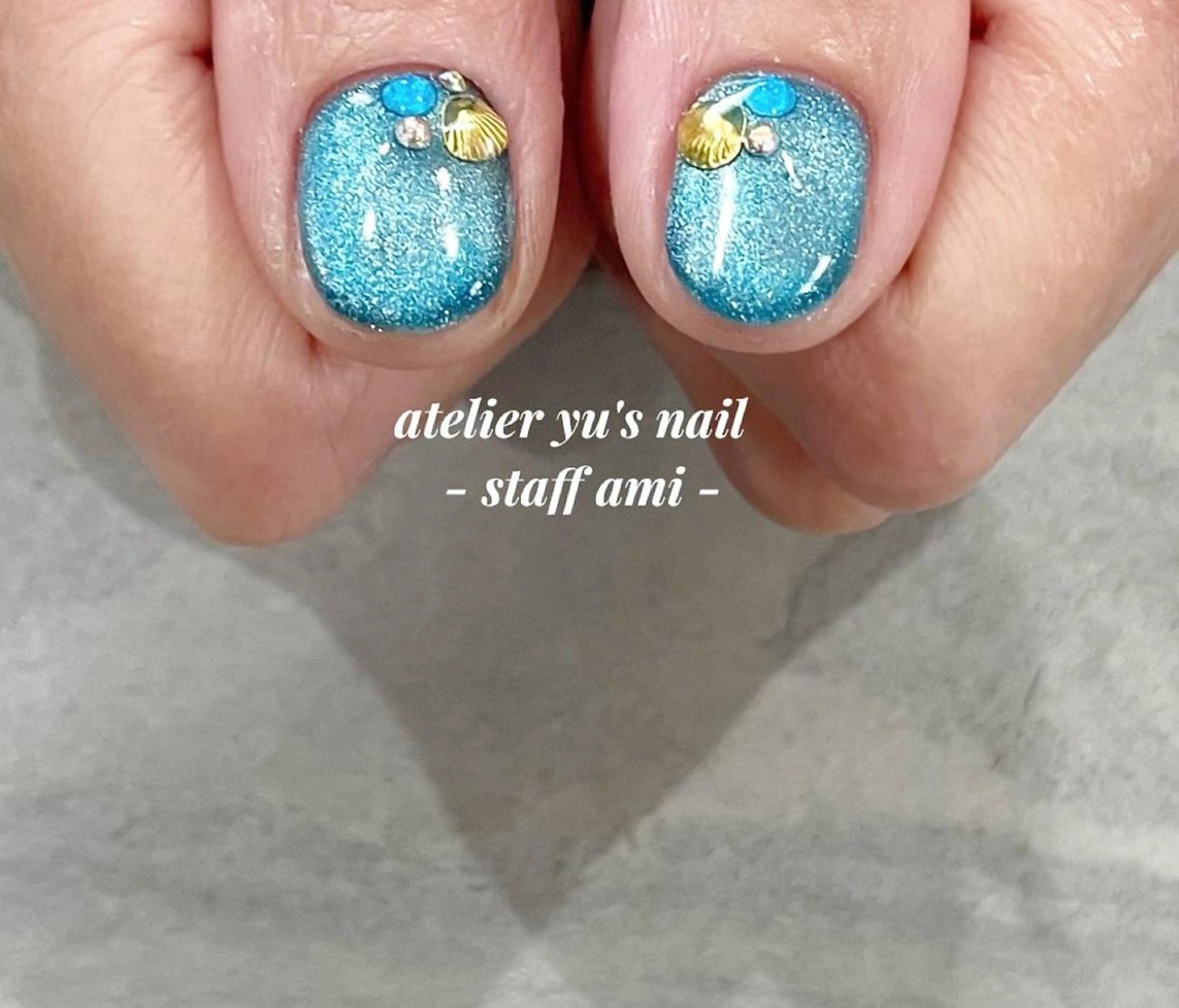 ネイル ブルー マグネットネイル 夏ネイル ハンドネイル ハンドケア atelier yu's nail所属・atelier yu's nailのネイルデザイン