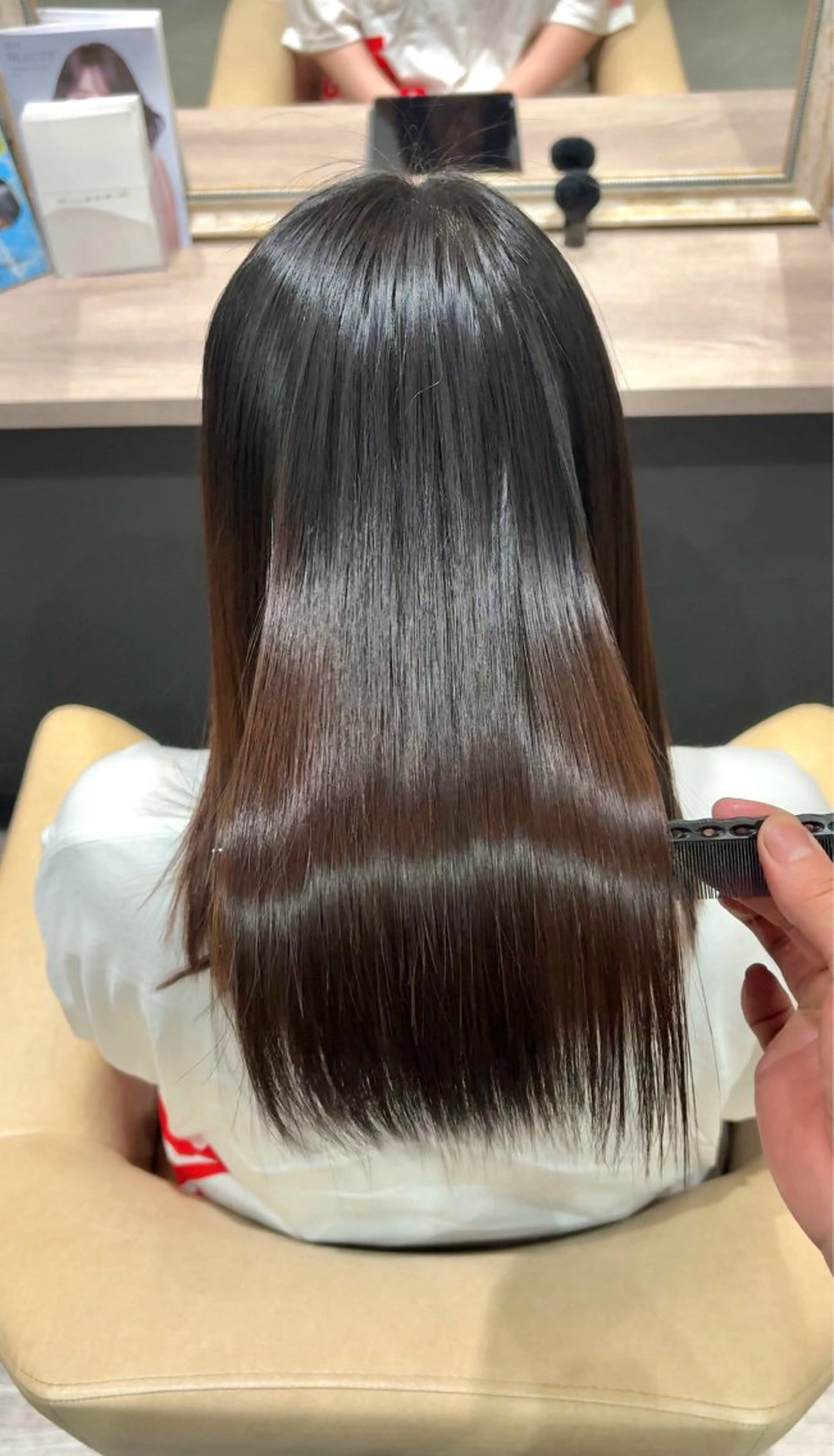 ✨️カット＋縮毛矯正✨️うねりを解消して艶髪に☺️(ブリーチしてない方限定)の写真