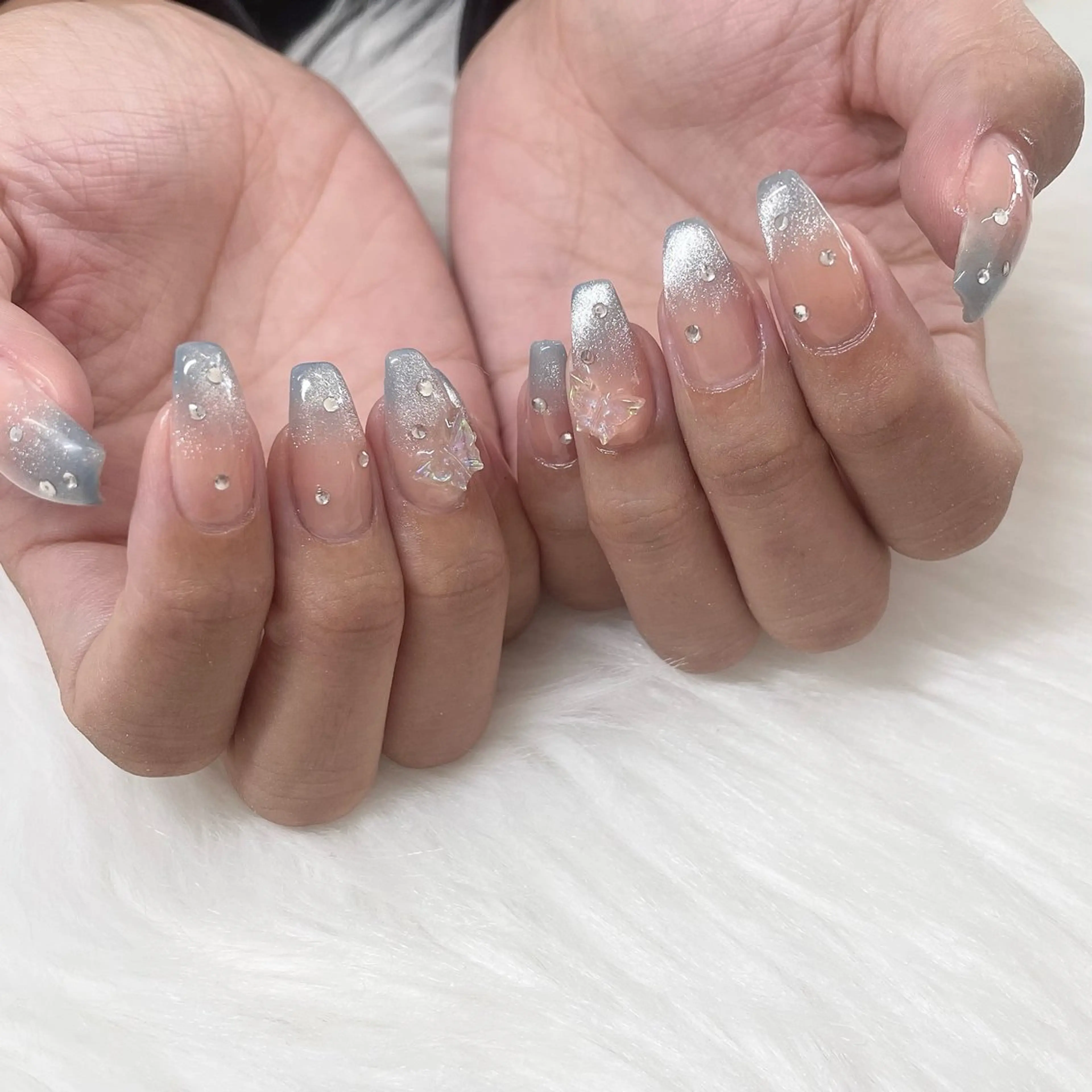 ネイル ジェルネイル グラデーション 韓国ネイル 水色 マグネットネイル ハンドネイル JFYnail所属・昭和町ネイル 𝘯𝘢𝘮𝘪のネイルデザイン