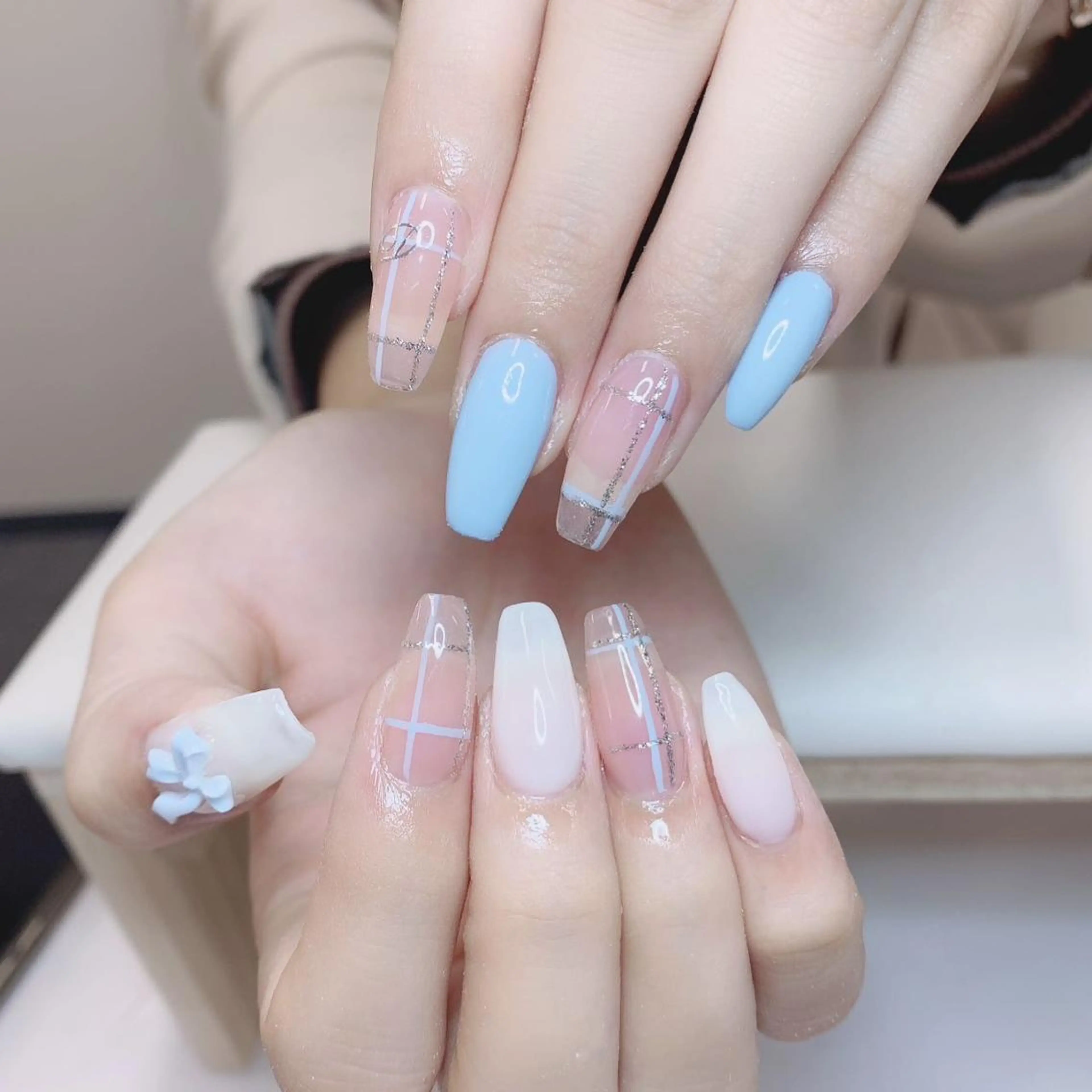 ネイル 長さ出し ネイルチップ Queens テイのネイルデザイン