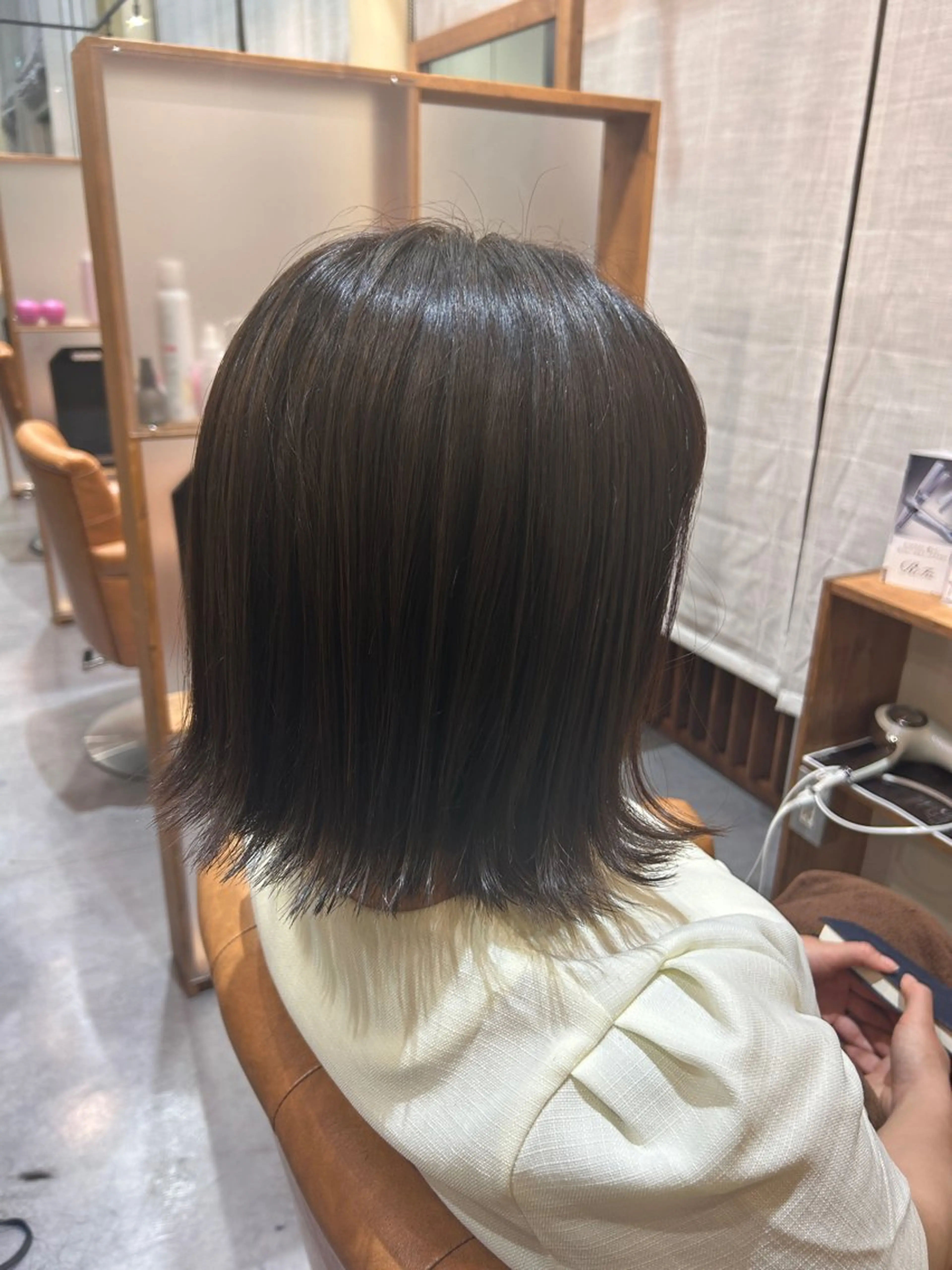 ミディアム ボブ 外ハネヘア 井上 萌のヘアスタイル