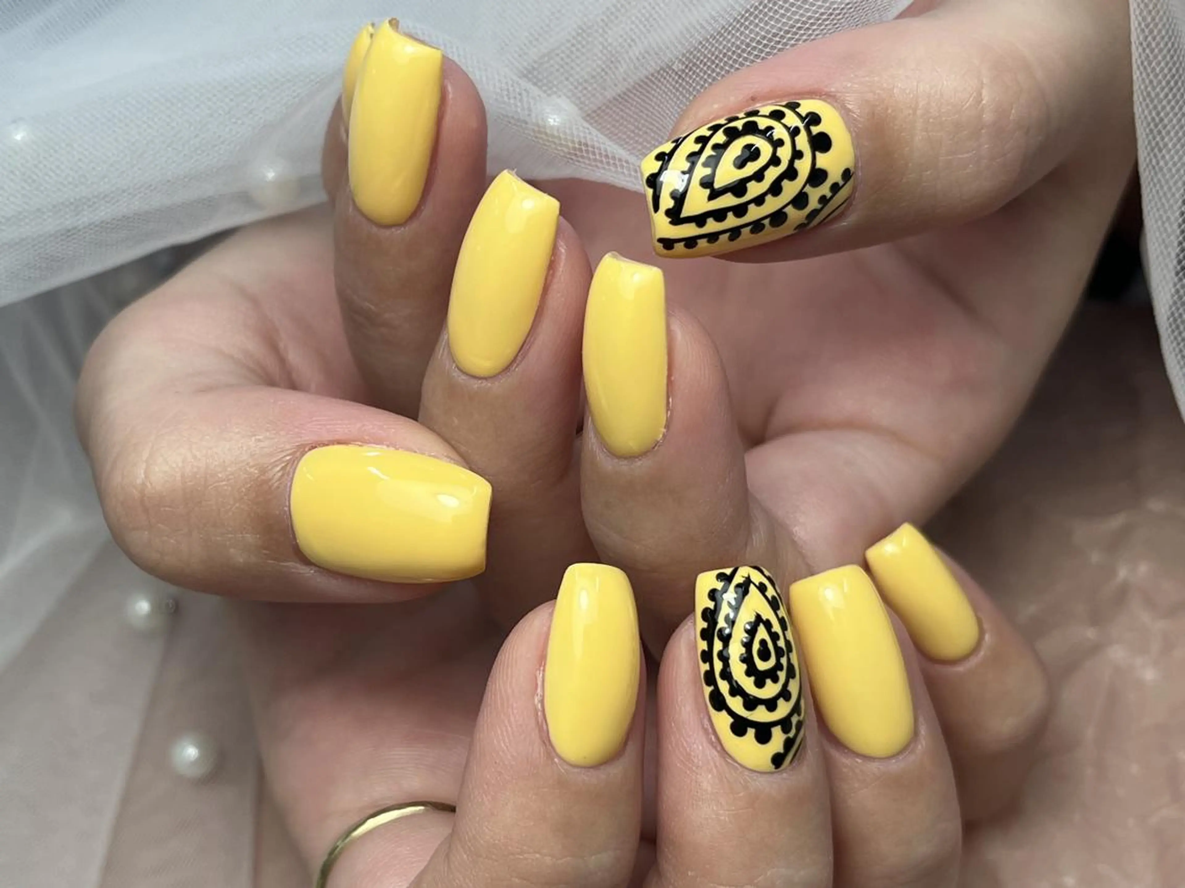ネイル シンプルネイル 黄色 ToliyDeliy Nail Salonのネイルデザイン