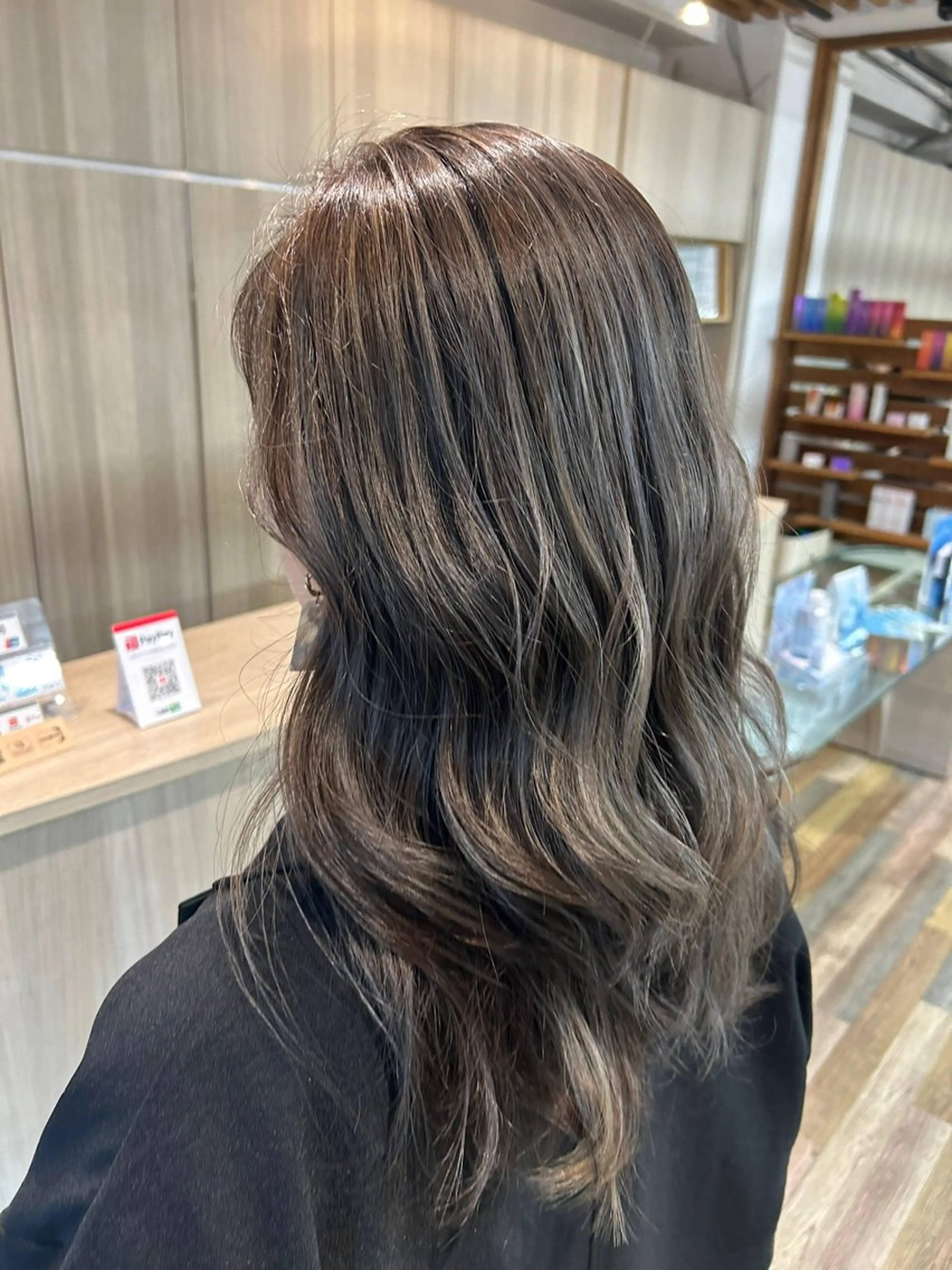 セミロング ハイライト ヘアカラー トリートメント 志賀　輝/ハイライト /縮毛矯正/髪質改善のヘアスタイル