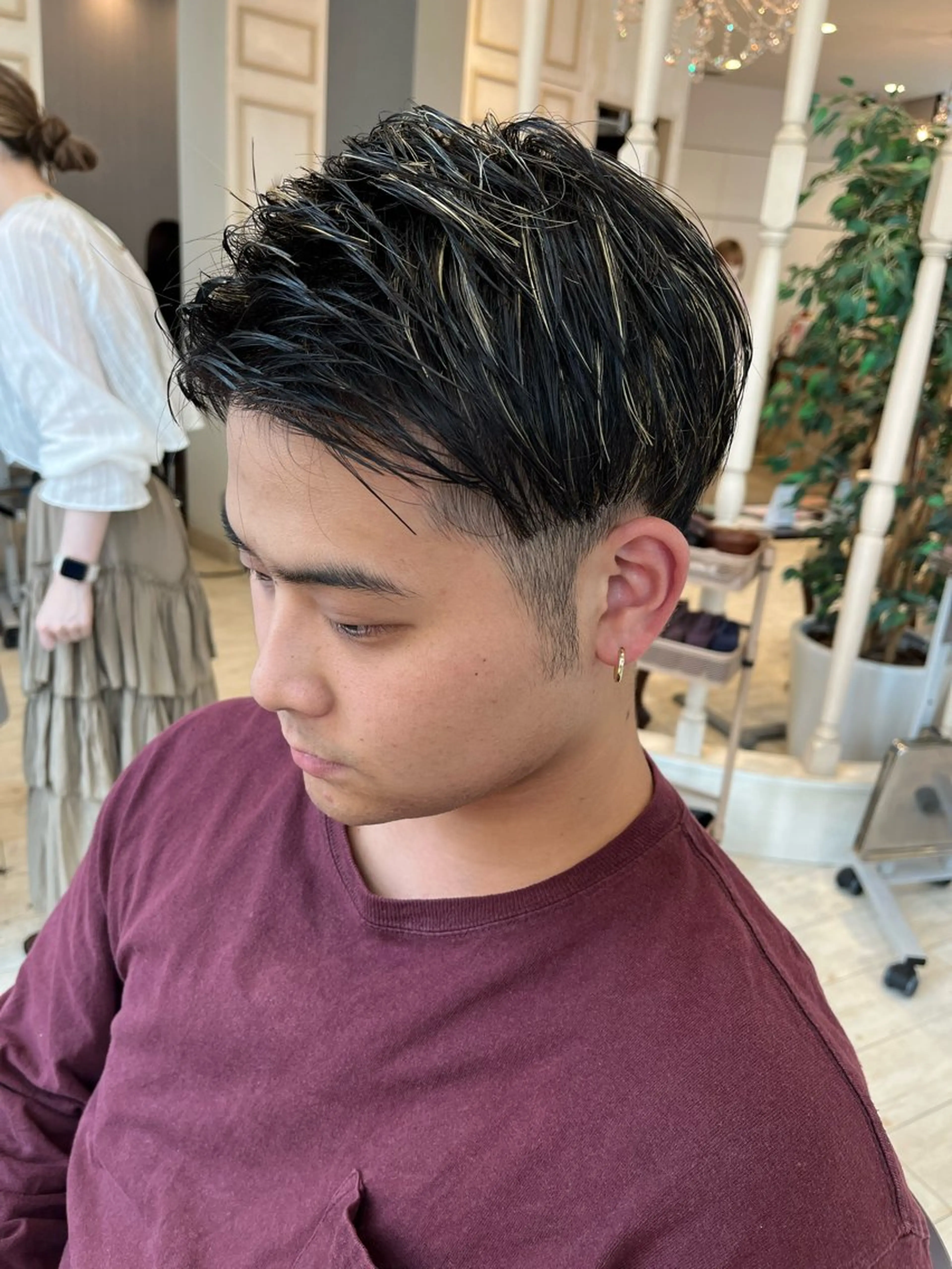 カラー メンズ メンズハイライト メンズショート 抜きっぱなしブロンド ハイライトカラー ヘアアレンジ｜ 柔らかカラー｜🥥のその他イメージ
