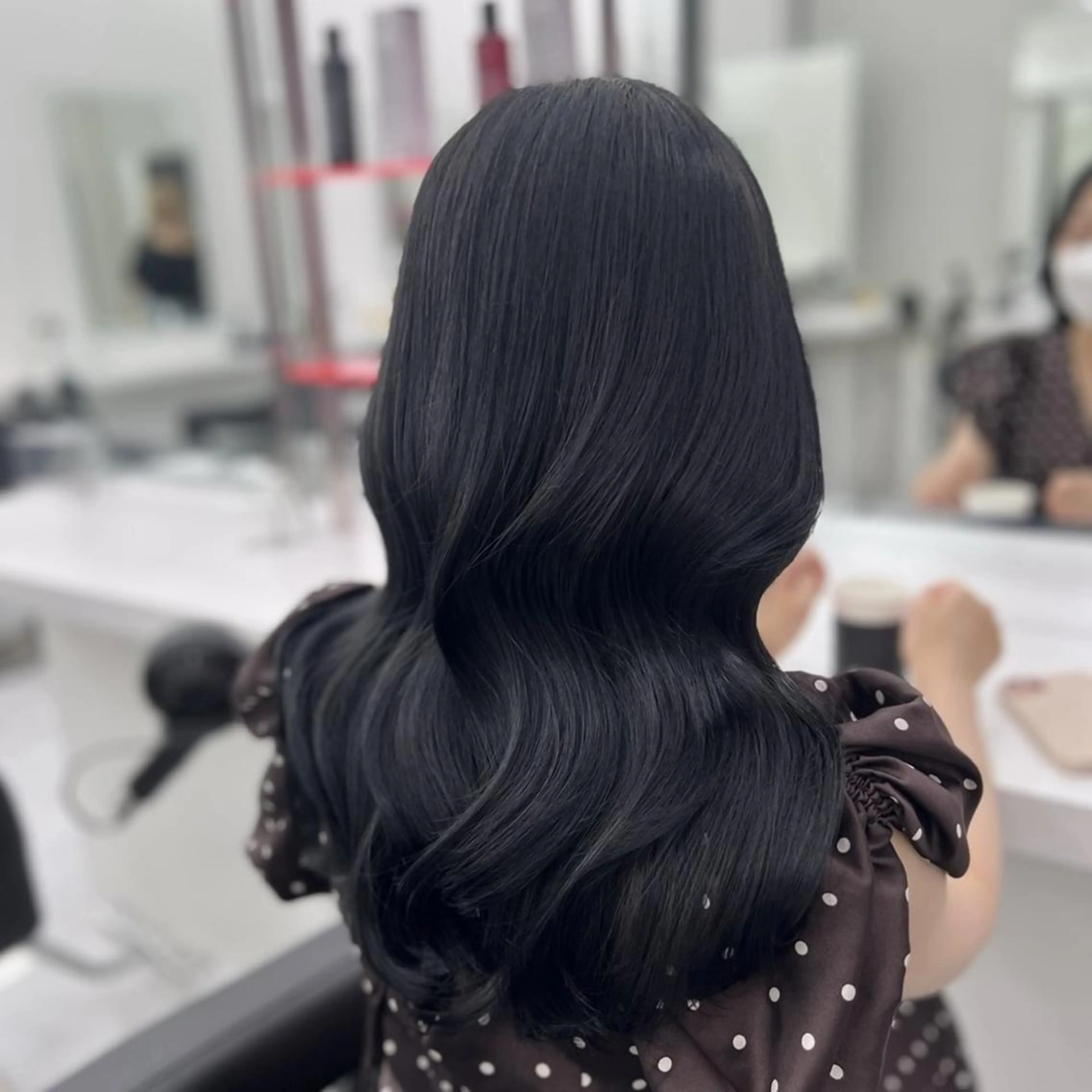 カラー ☘️赤み消し透明感 ☘️THEATERのヘアスタイル