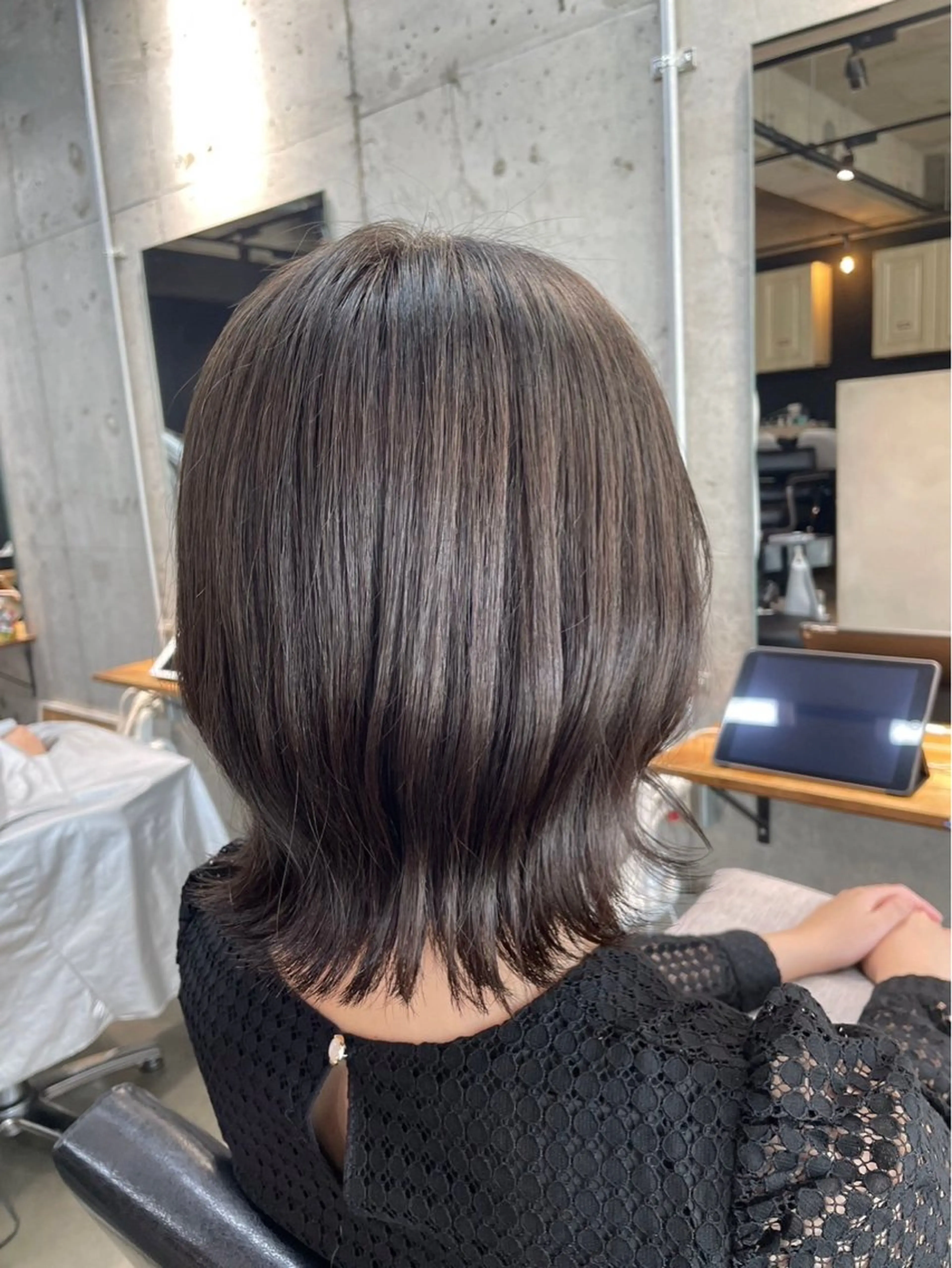 ミディアム カラー ブリーチ ブリーチなしカラー トリートメント 穴原 優紀のヘアスタイル